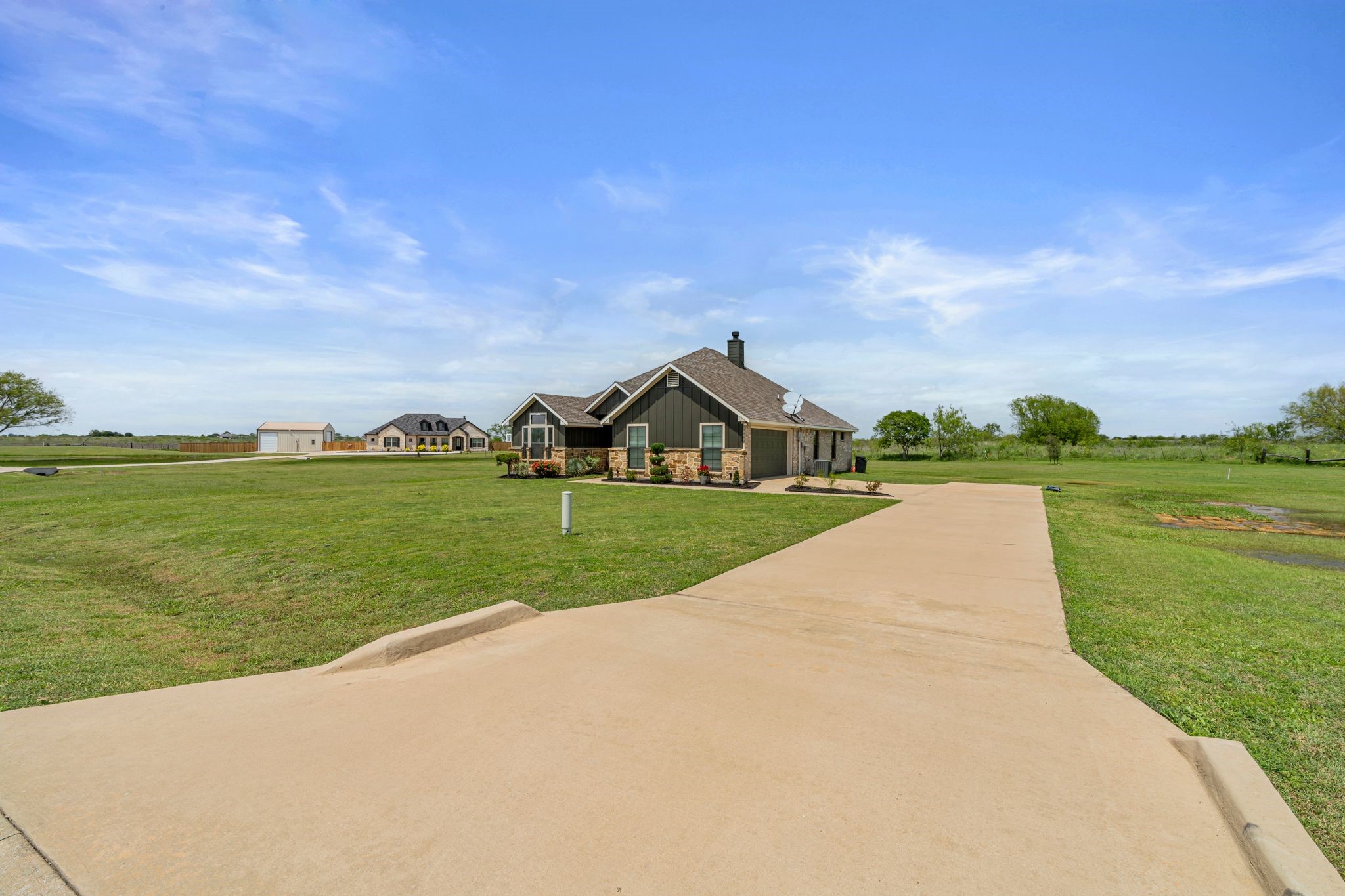 Photos of 160 Grays Creek Cir Ennis TX 75119