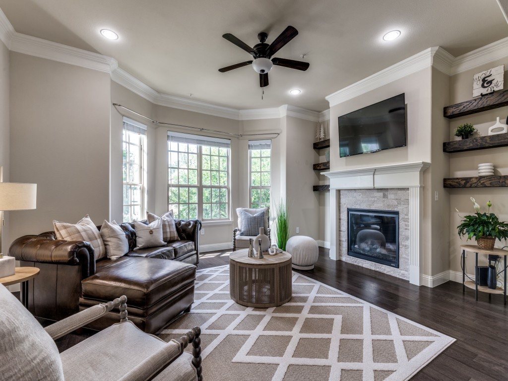 Photos of 572 Hampshire Dr Lewisville TX 75067