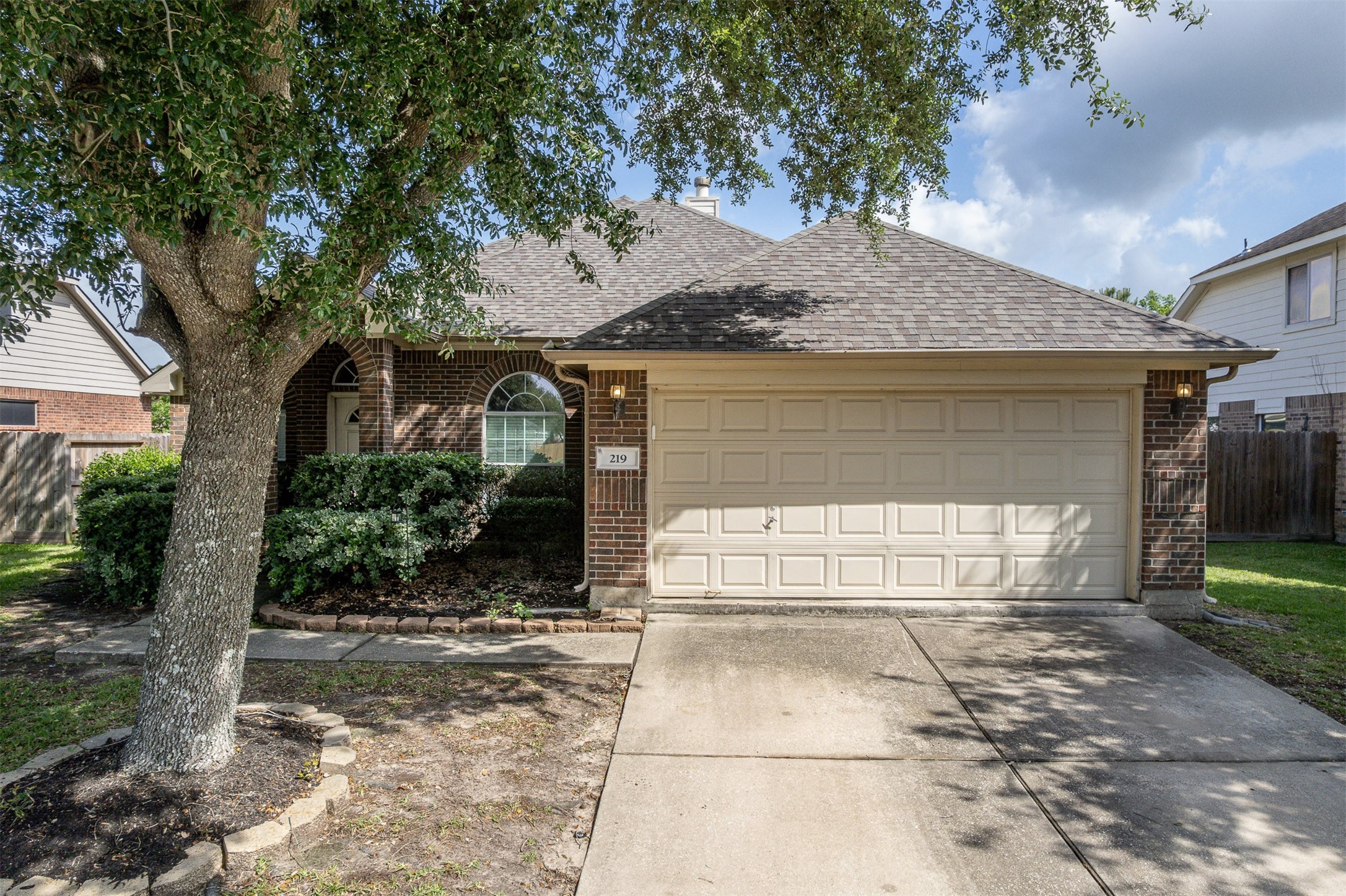 Photos of 219 Boxwood Dr Baytown TX 77520