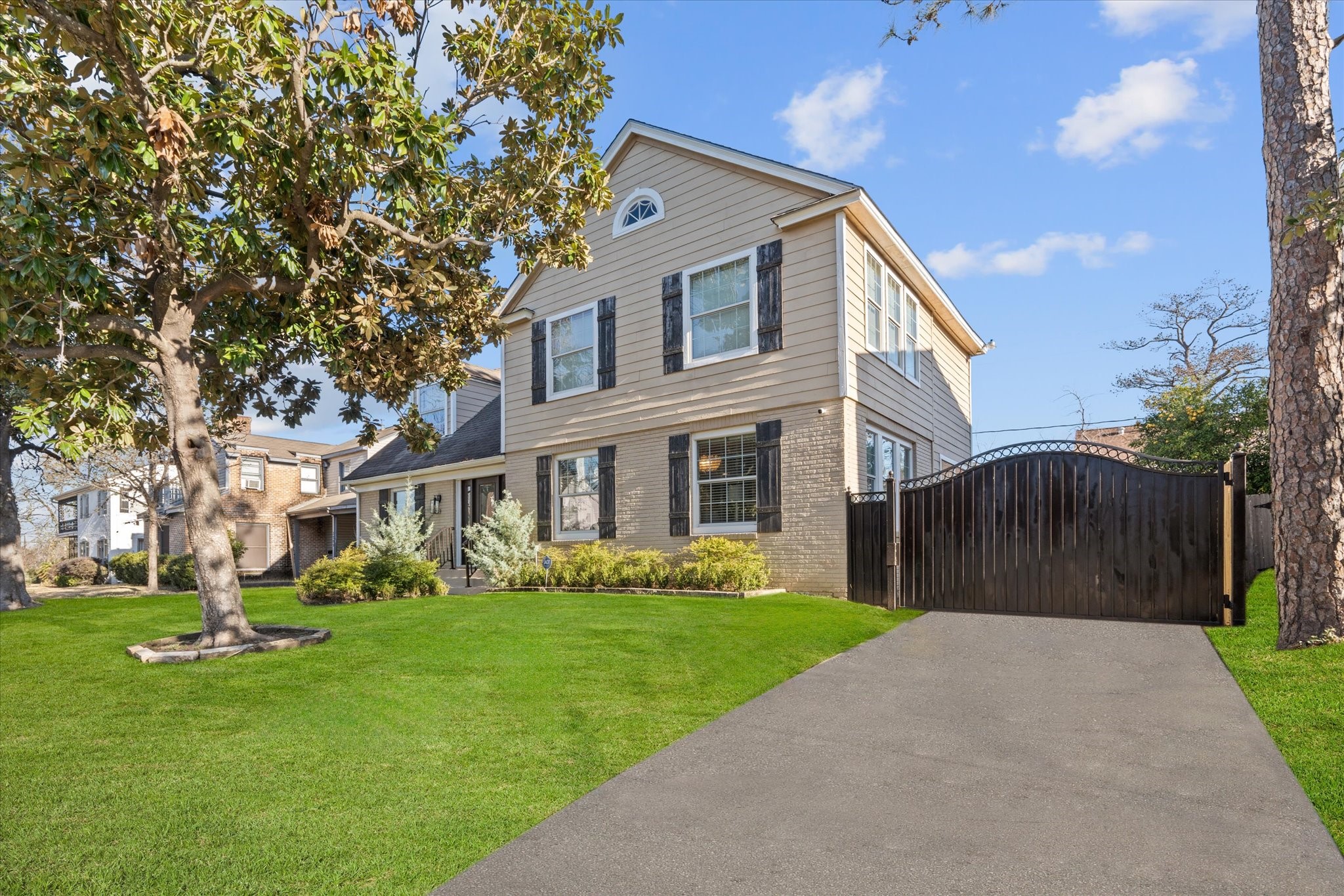 Photos of 3213 Ewing St Houston TX 77004