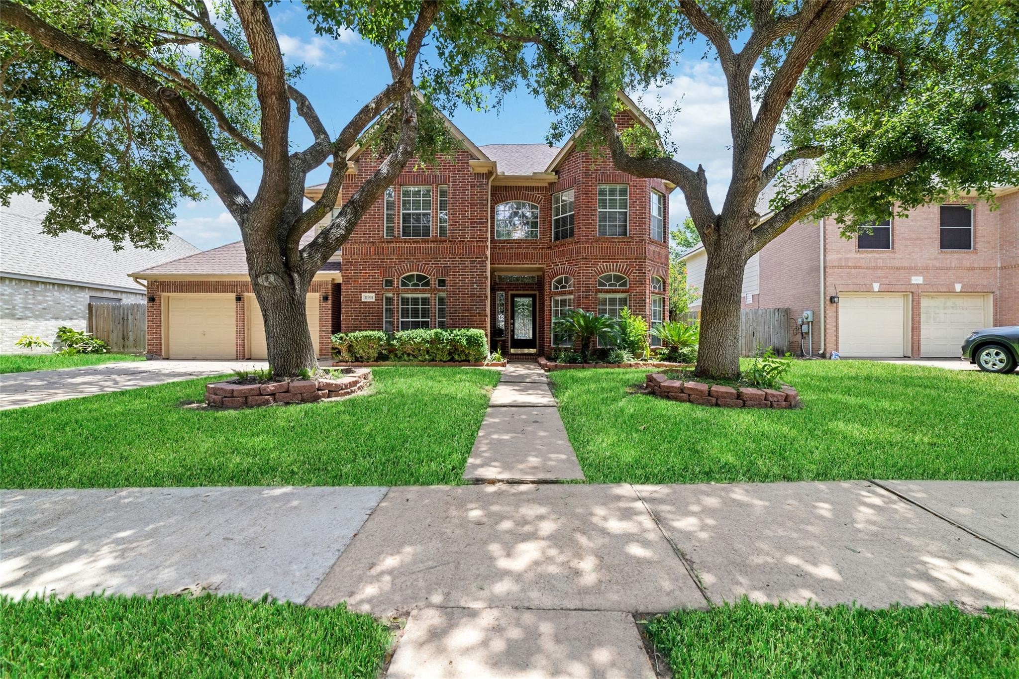 Photos of 11931 McKinney Falls Ln Sugar Land TX 77498
