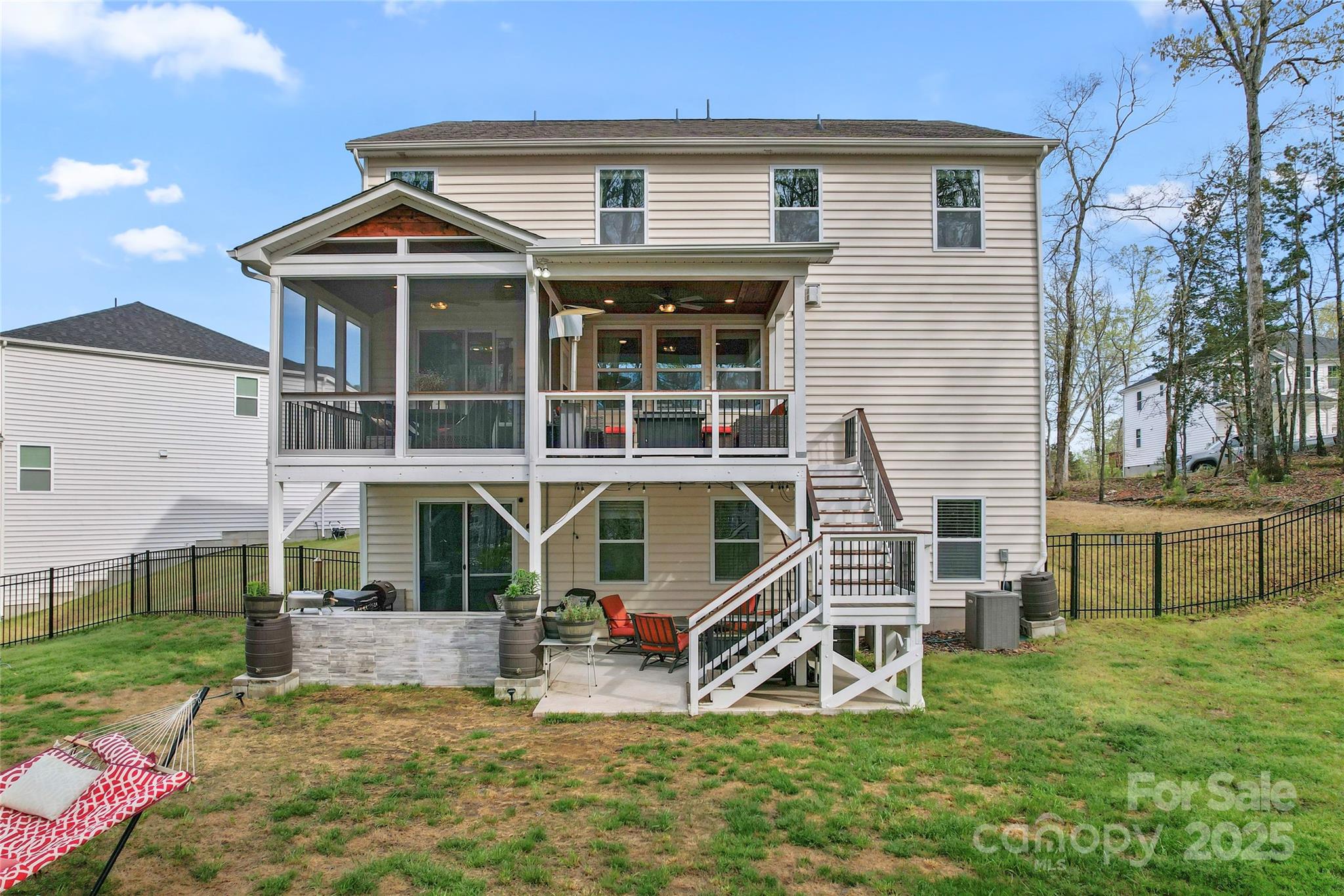 Photos of 18518 Lahaina Ln Charlotte NC 28278
