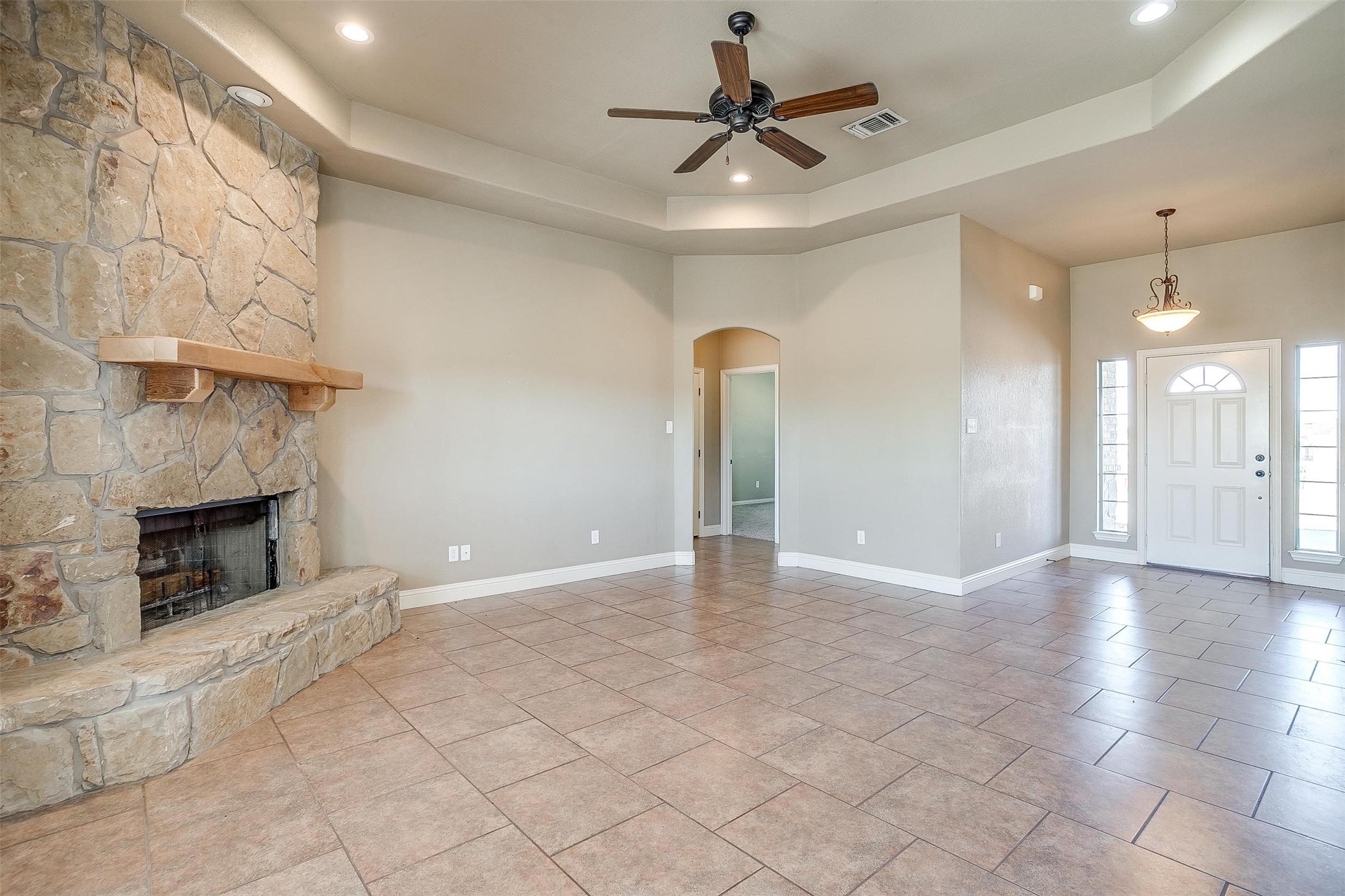 Photos of 140 Champion Ct Weatherford TX 76087