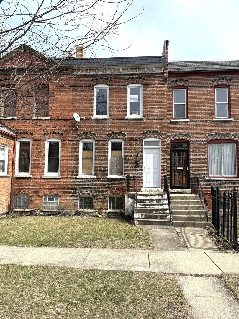 Photos of 10763 S Champlain Ave Chicago IL 60628
