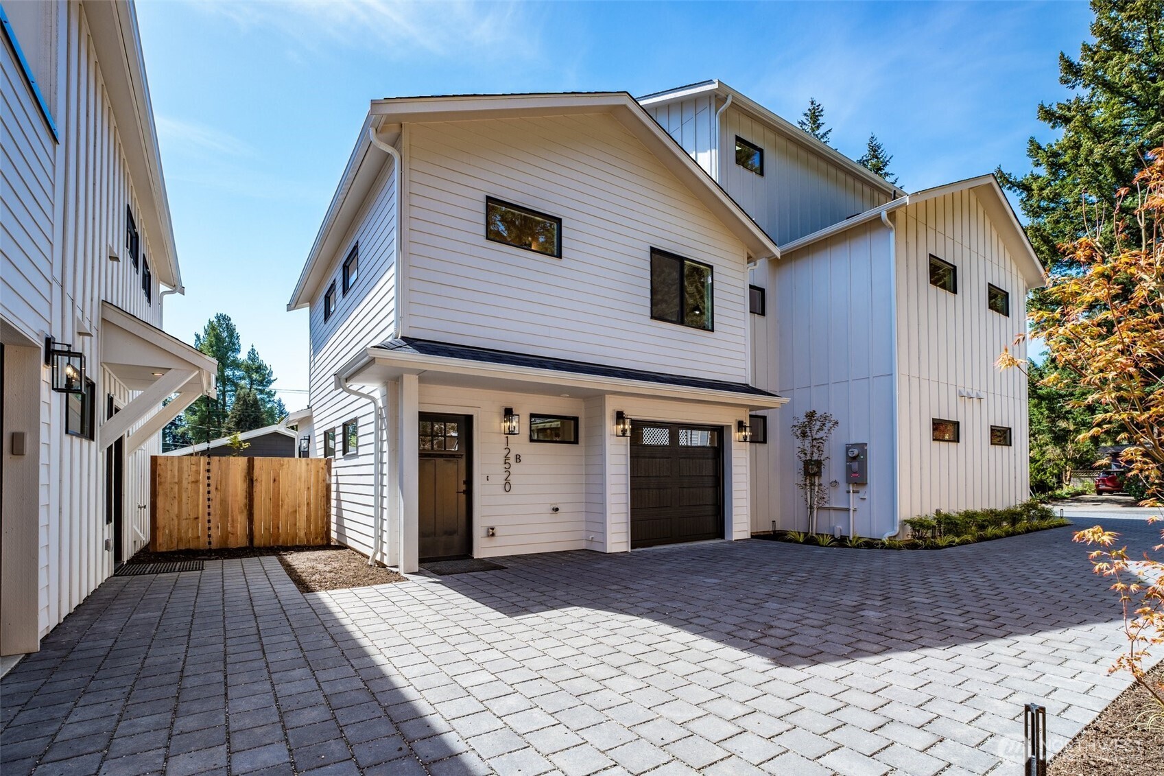 Photos of 12520 2nd Ave NE Unit B Seattle WA 98125
