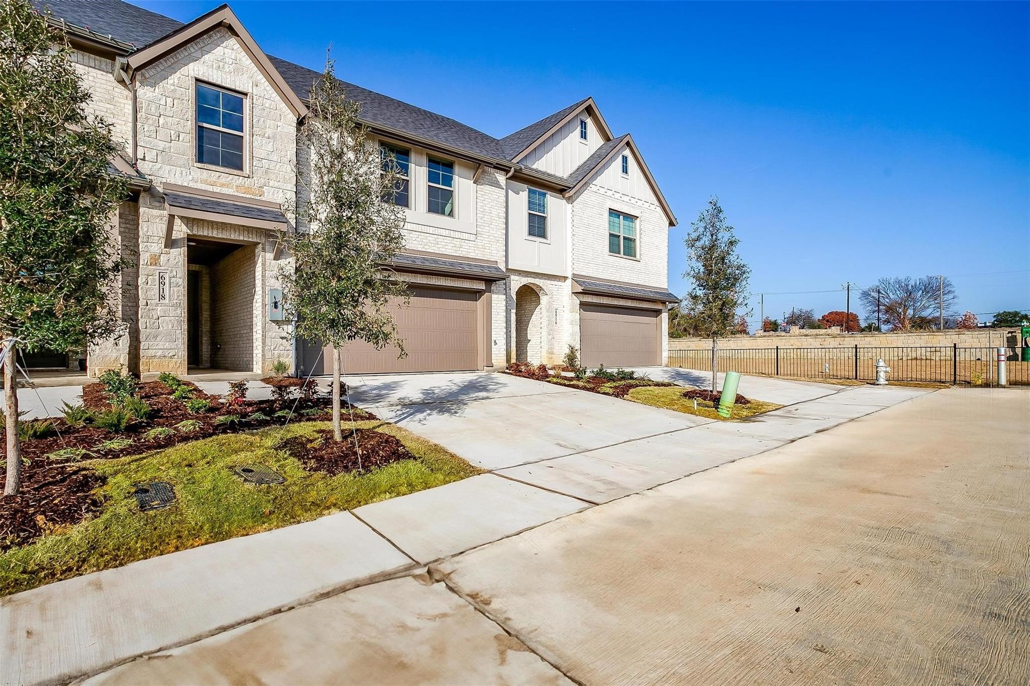 Photos of 6911 Yellow Hammer Way Arlington TX 76001