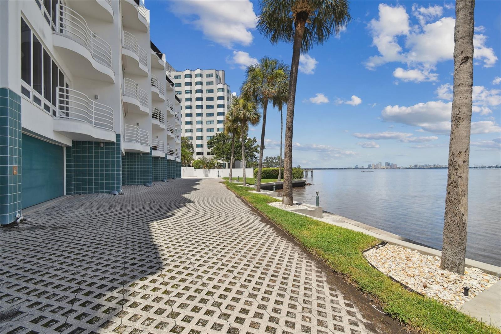 Photos of 4950 Bayshore Blvd Apt 23 Tampa FL 33611