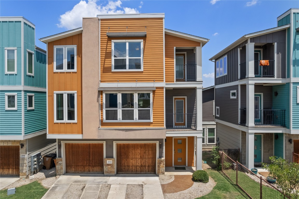 Photos of 2004 Dinsdale Ln Austin TX 78741