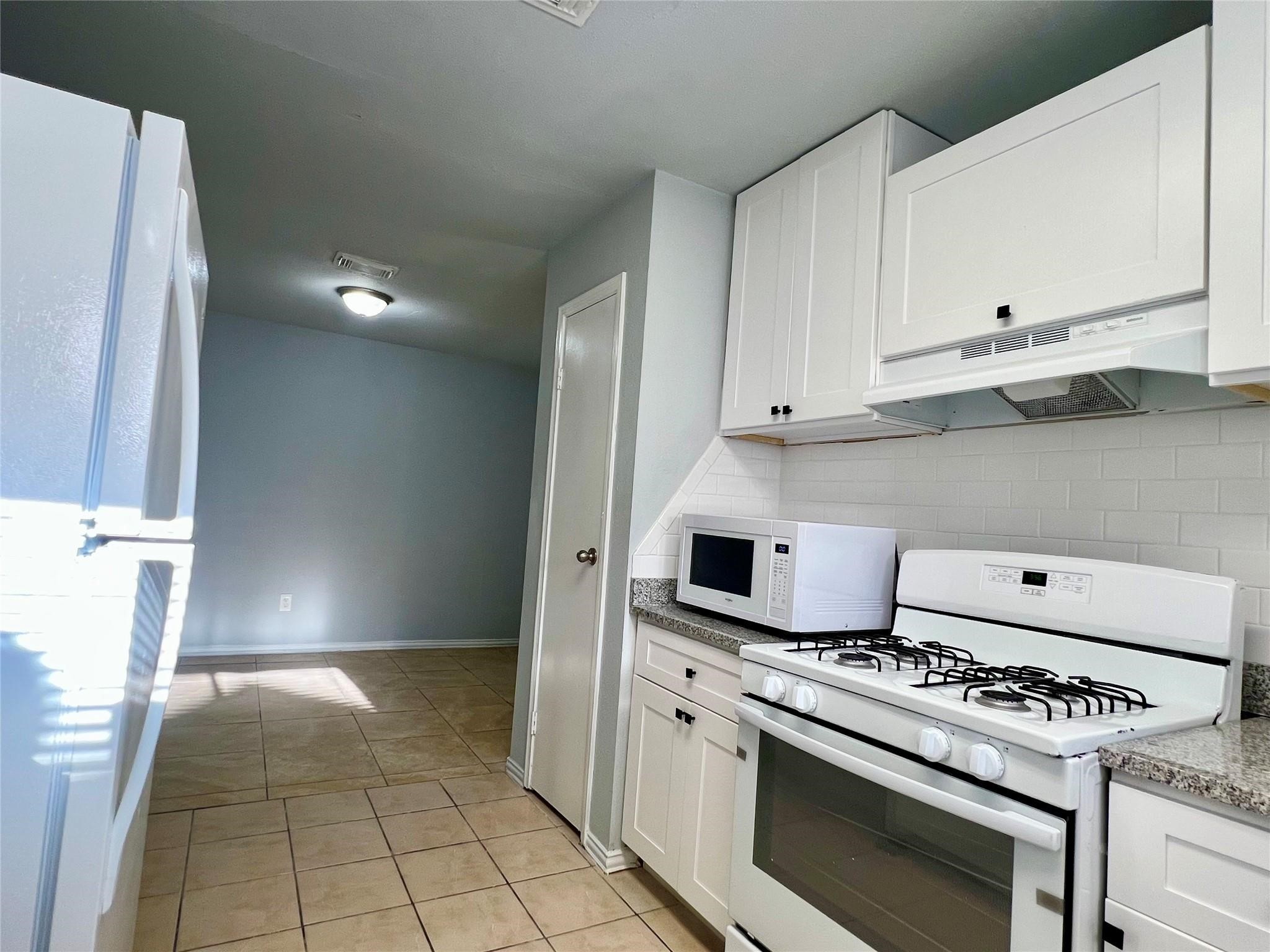 Photos of 5306 Deborah Ln Baytown TX 77521