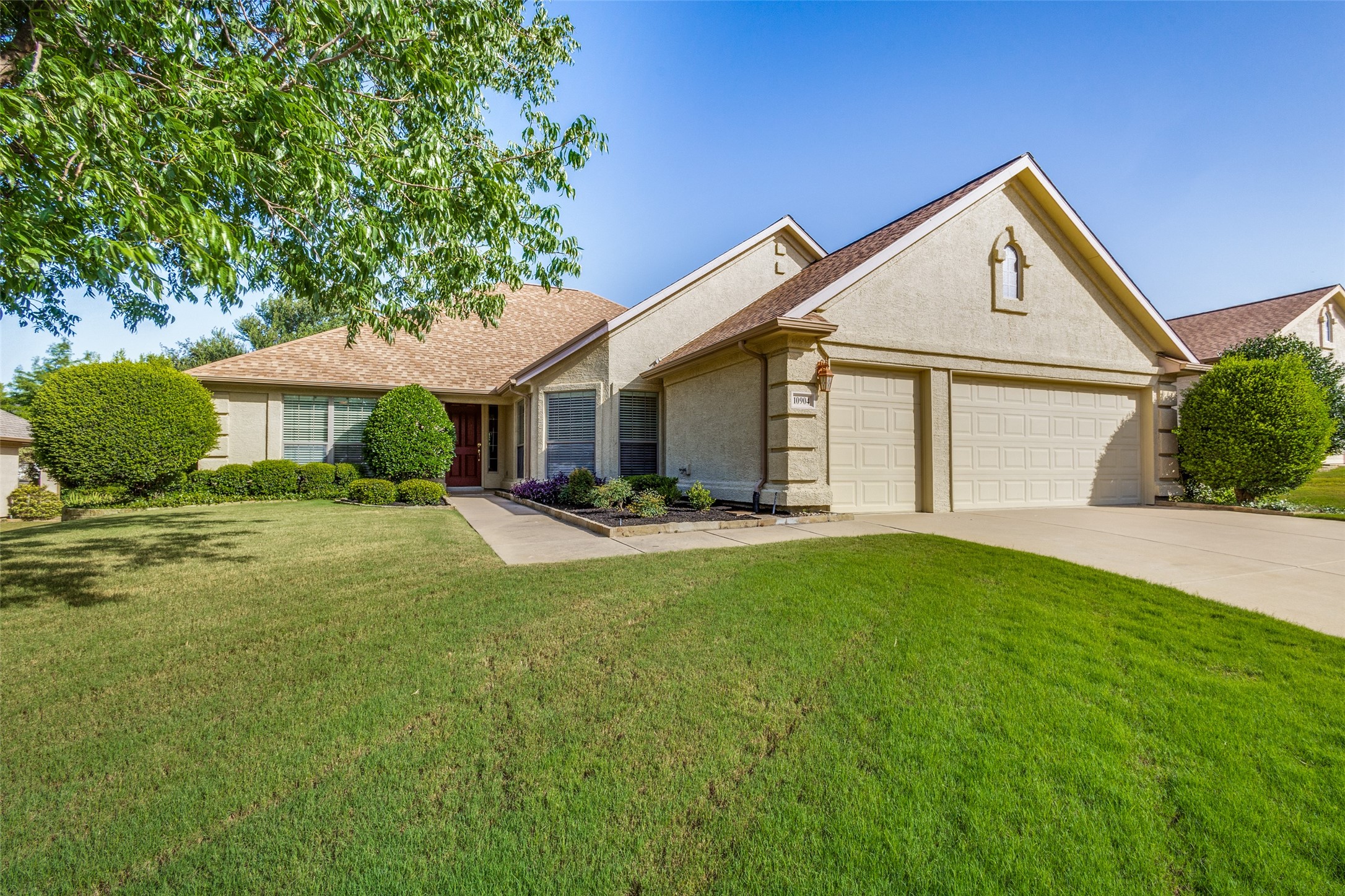 Photos of 10904 Sandstone Dr Denton TX 76207