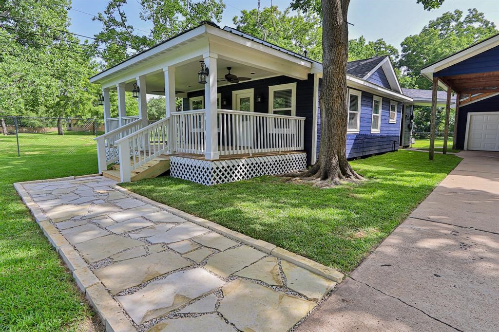 Photos of 207 Edens Ave League City TX 77573