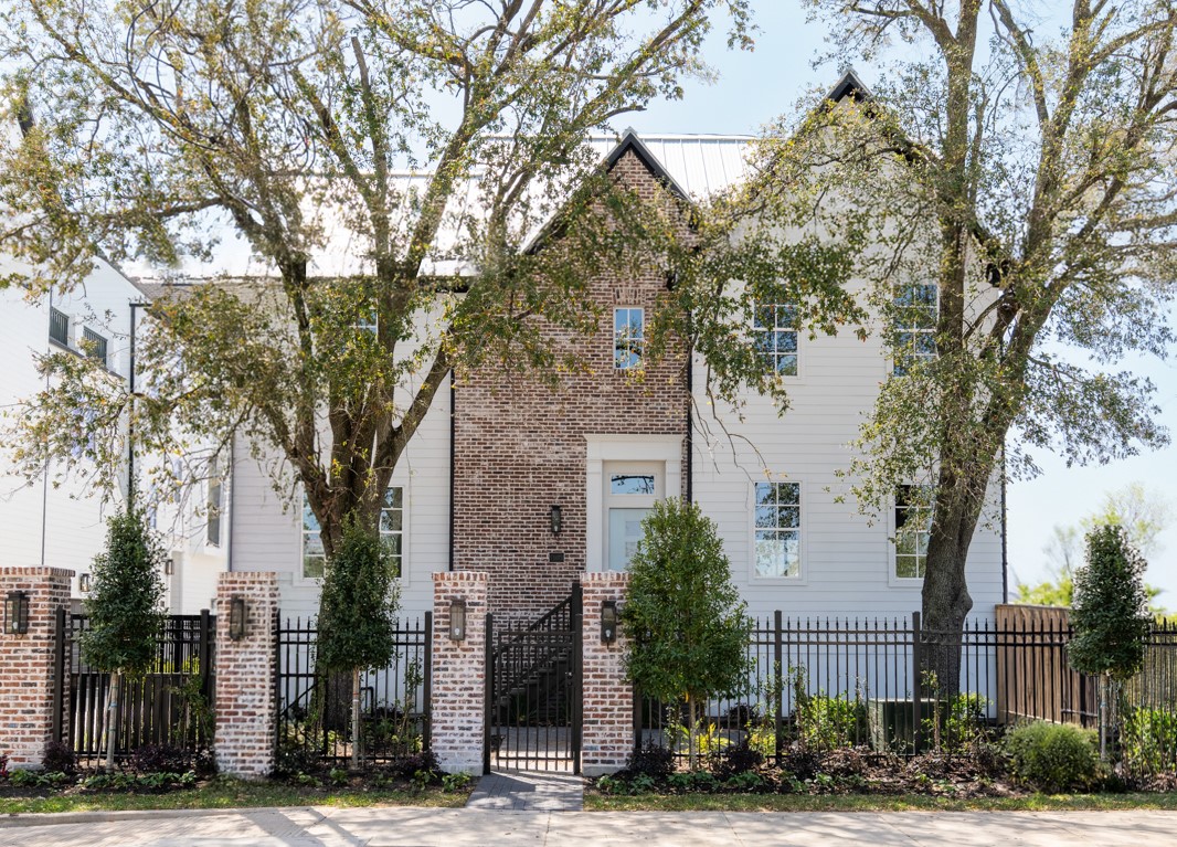Photos of 11071 Chatterton Dr Houston TX 77043
