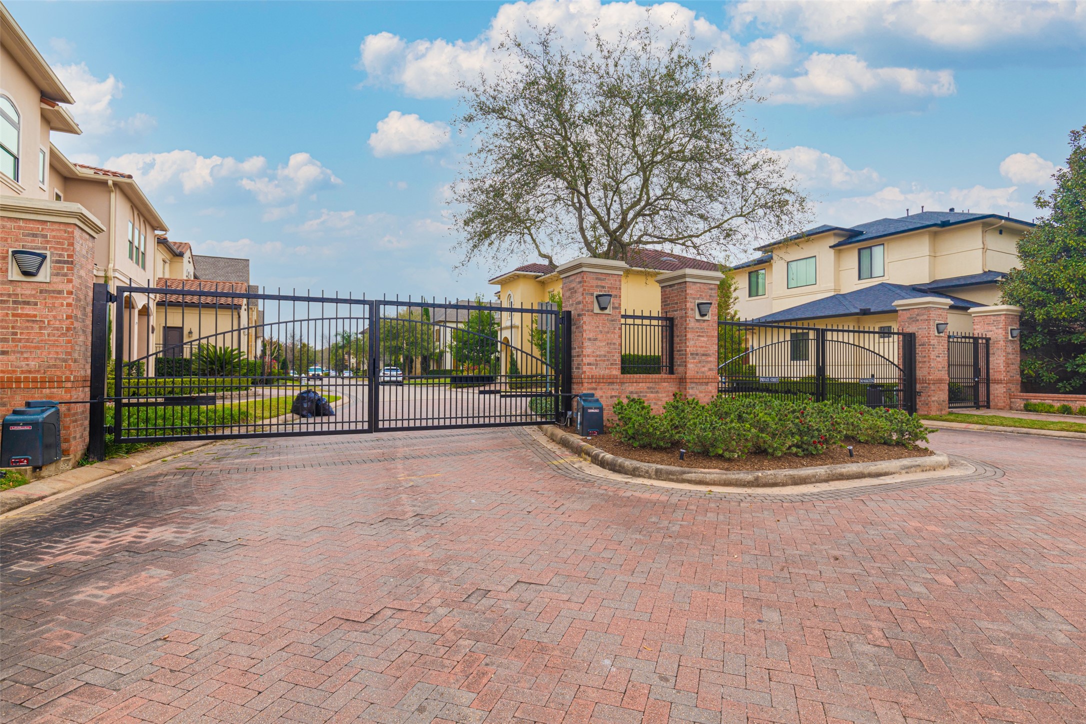 Photos of 1111 Vista Creek Dr Sugar Land TX 77478