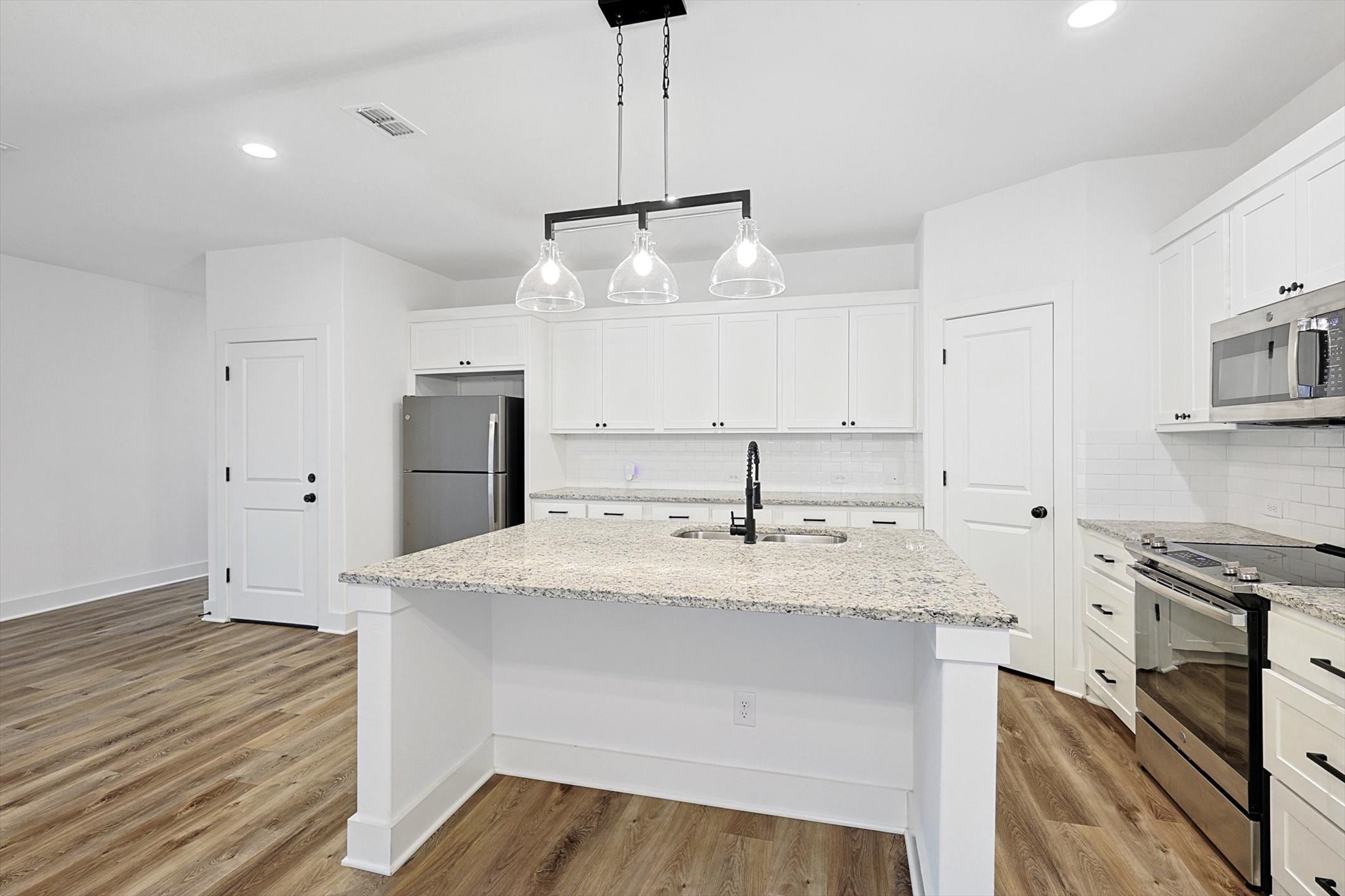 Photos of 4912 Ridglea Ln Fort Worth TX 76116