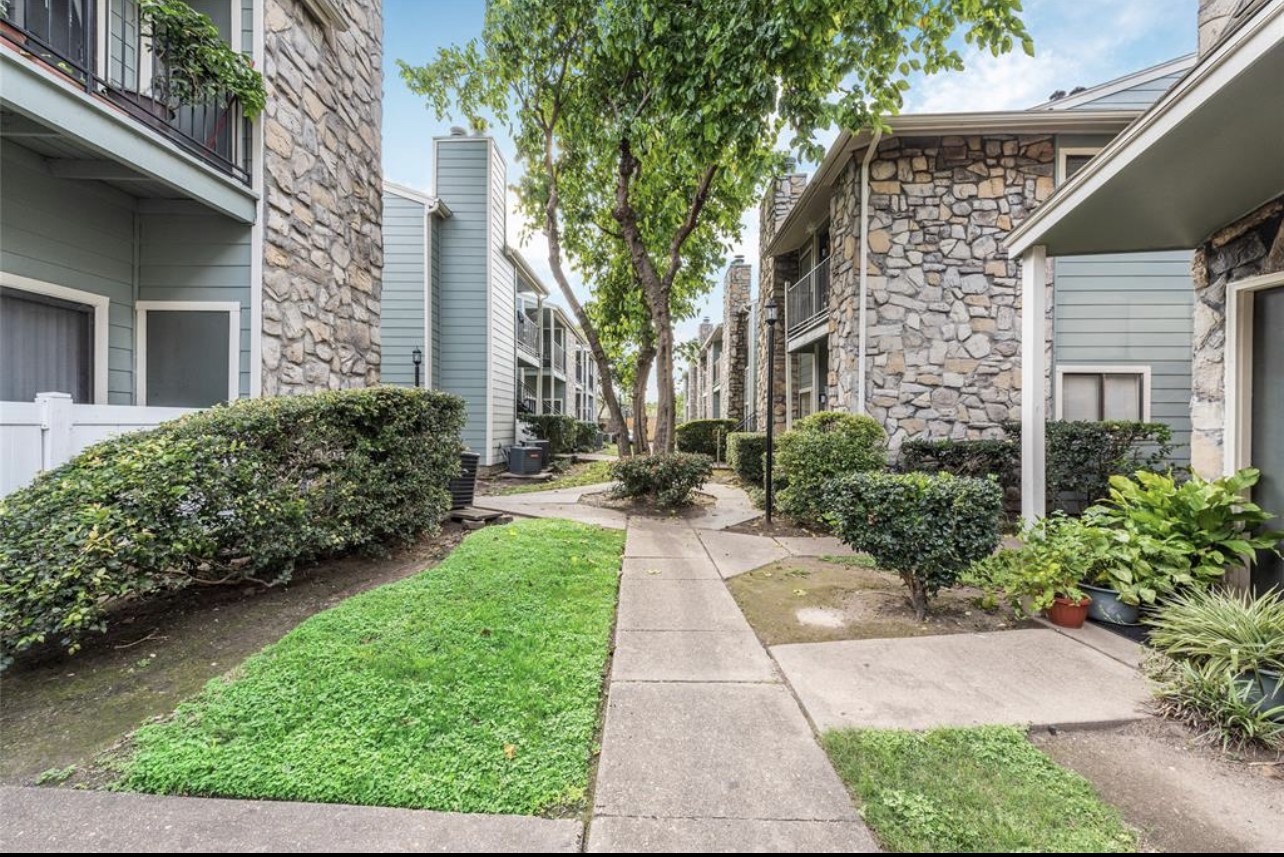 Photos of 3768 Tanglewilde St Unit J5 Houston TX 77063