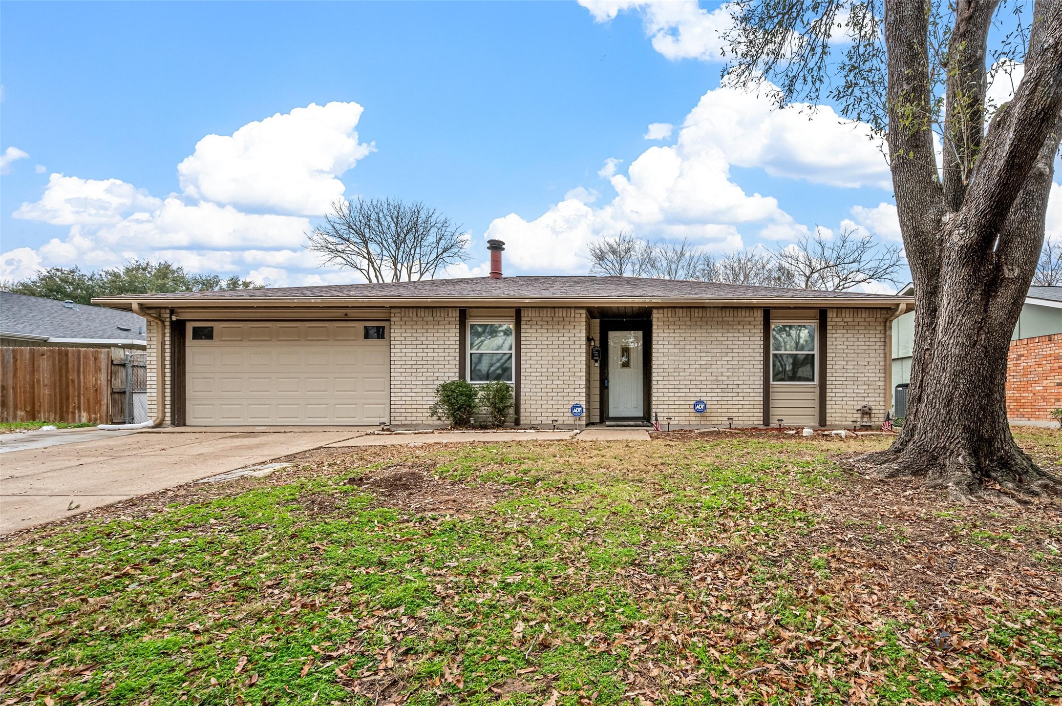 Photos of 318 Clearwood Dr Grand Prairie TX 75052