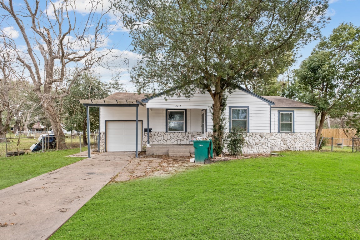 Photos of 2217 Meadow Ln La Marque TX 77568