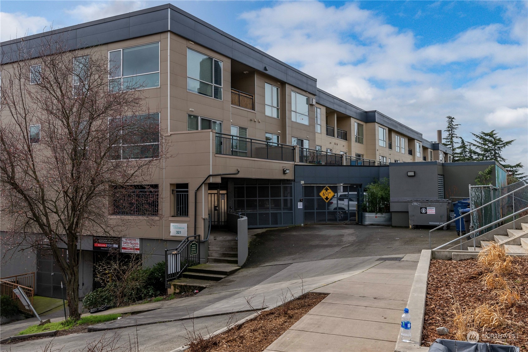 Photos of 321 10th Ave S Apt 616 Seattle WA 98104