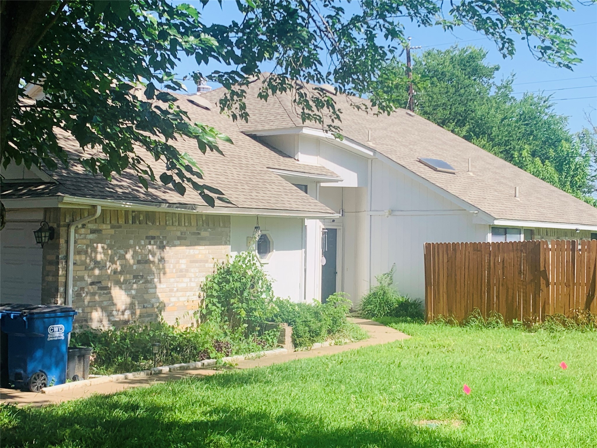 Photos of 102 Hollywood Dr Glenn Heights TX 75154