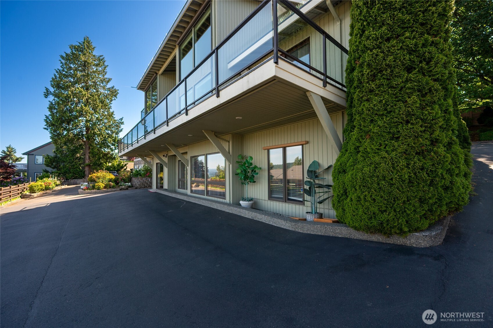 Photos of 3911 NE 158th Ln Lake Forest Park WA 98155