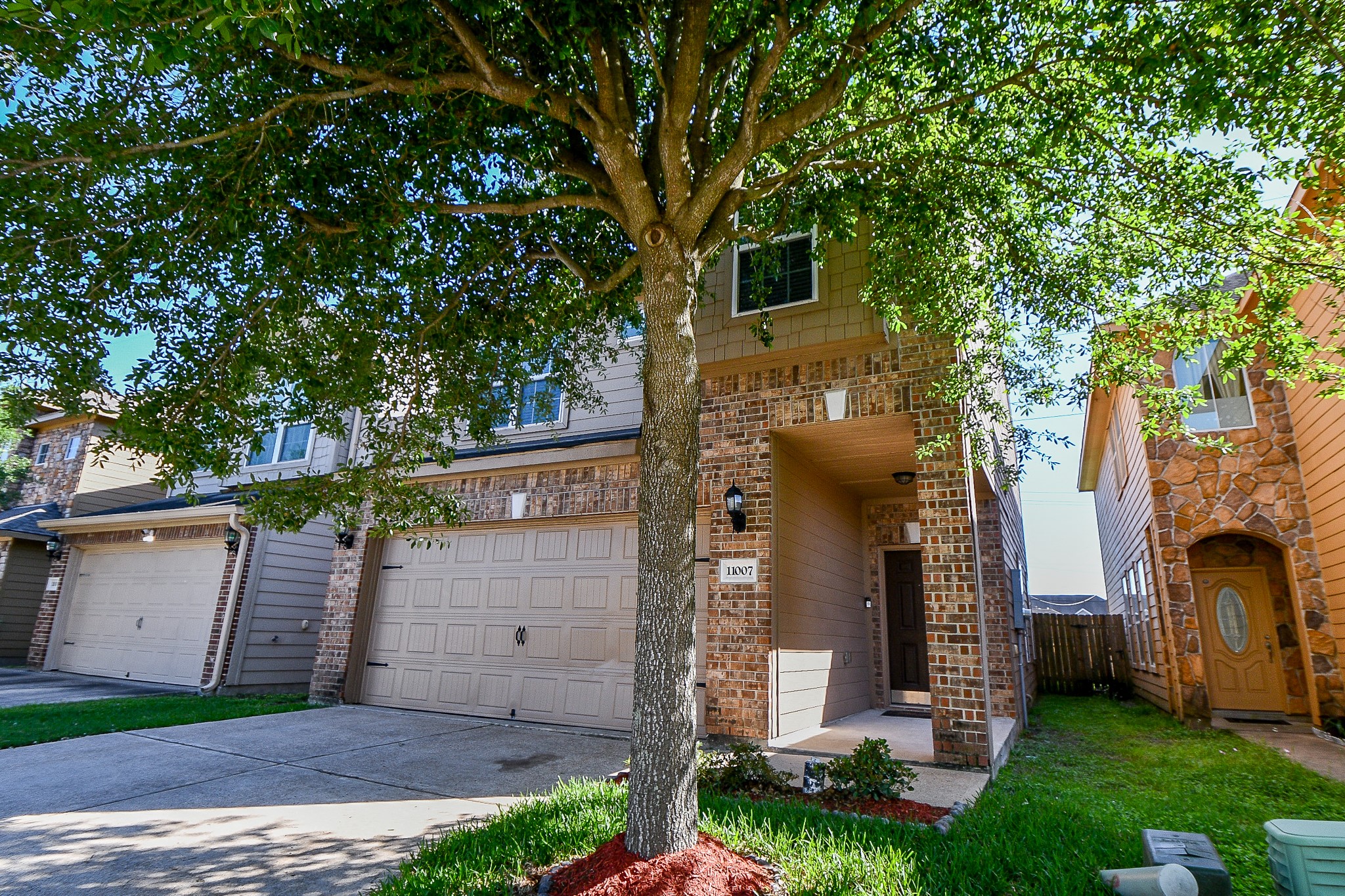 Photos of 11007 Panther Ct Houston TX 77099