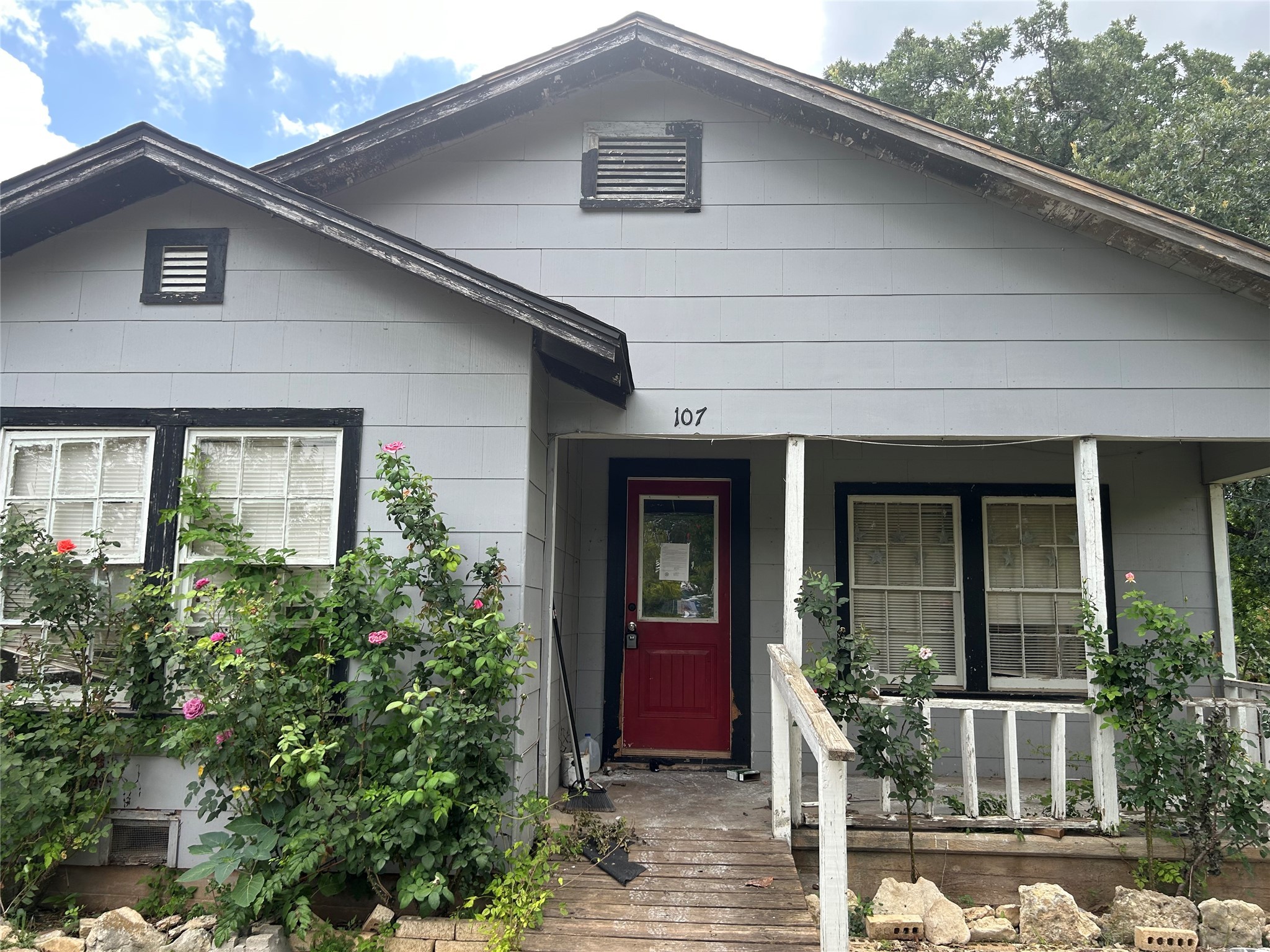 Photos of 107 Russell St Liberty Hill TX 78642