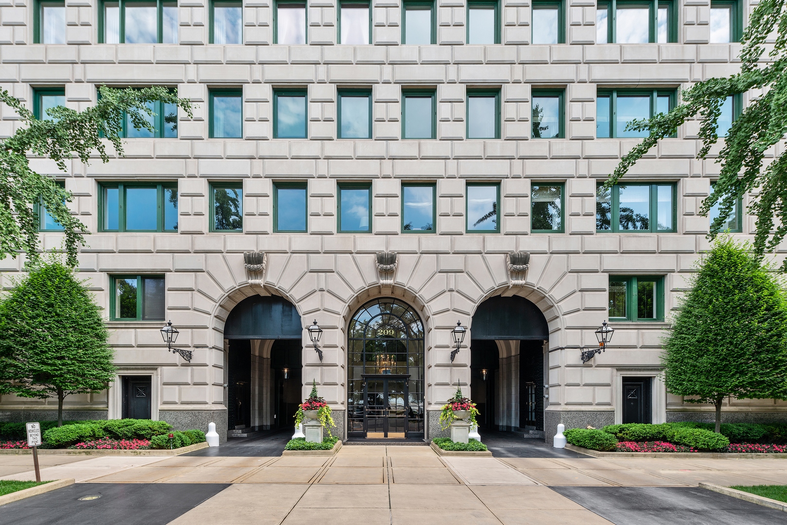 Photos of 209 E Lake Shore Dr Unit 14 Chicago IL 60611