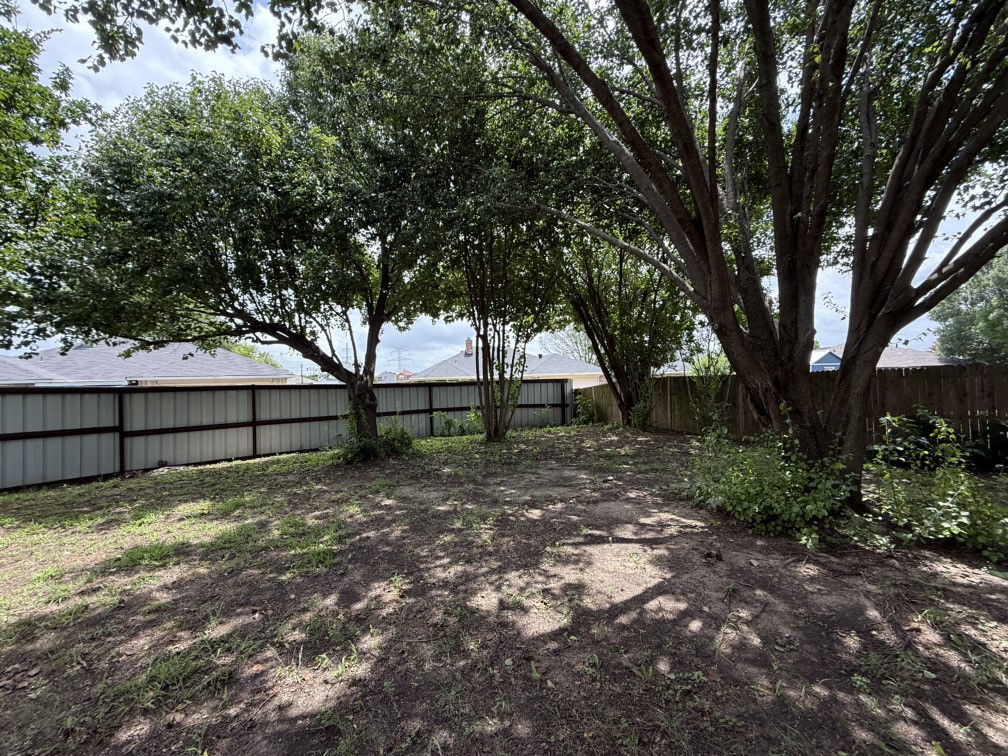 Photos of 1104 Wentwood Ct Desoto TX 75115