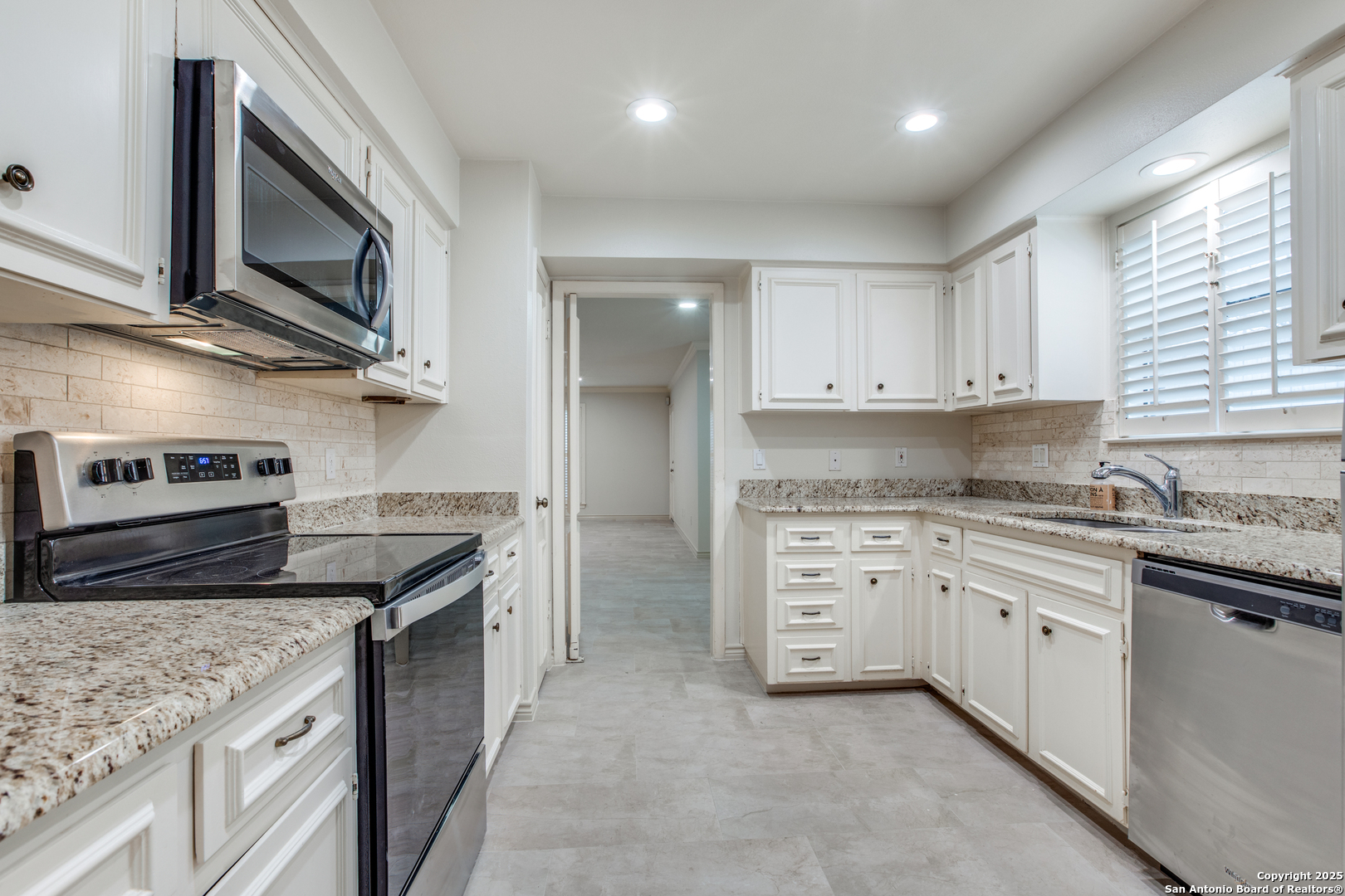 Photos of 7926 Broadway Apt 401 San Antonio TX 78209