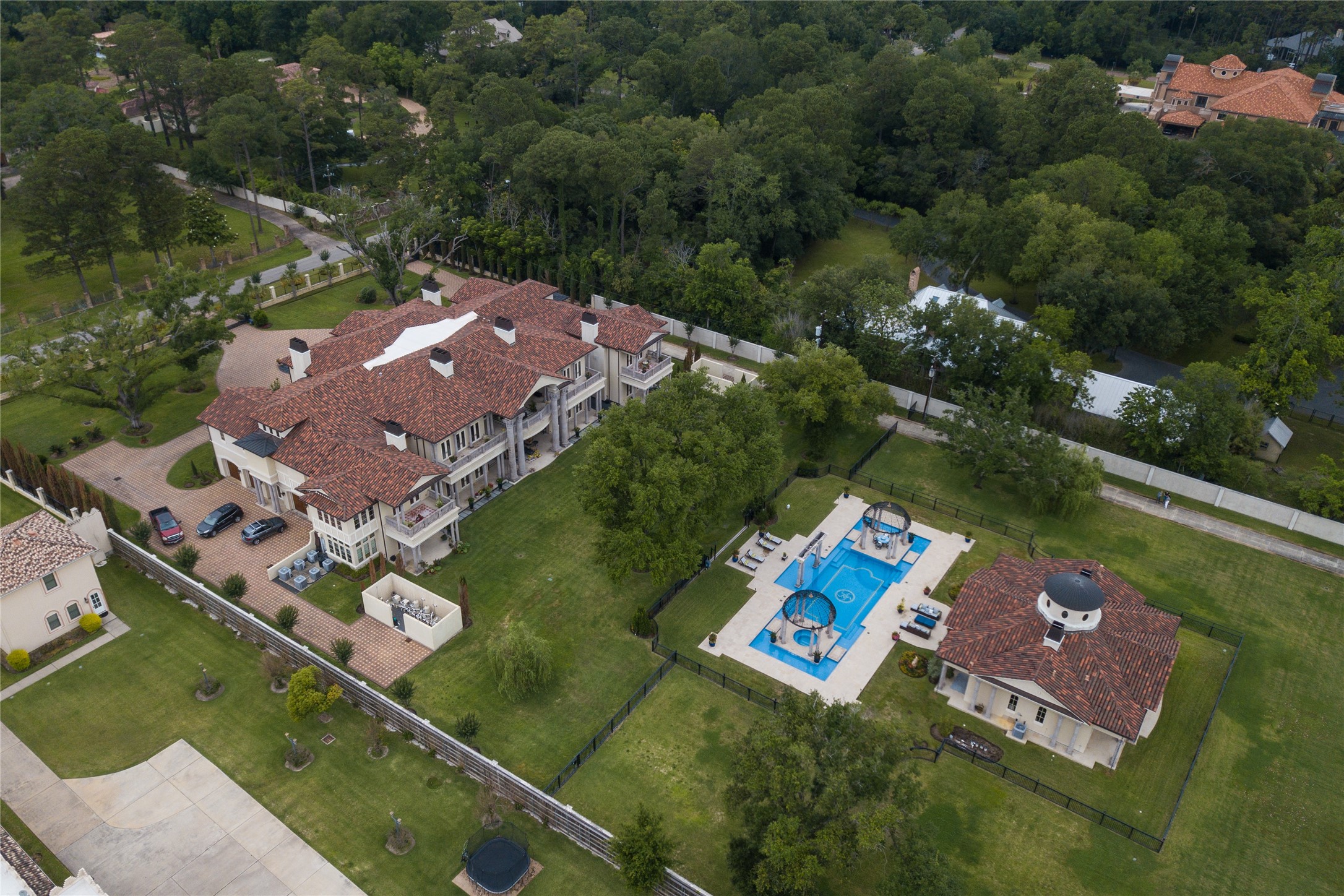 Photos of 6 W Rivercrest Dr Houston TX 77042
