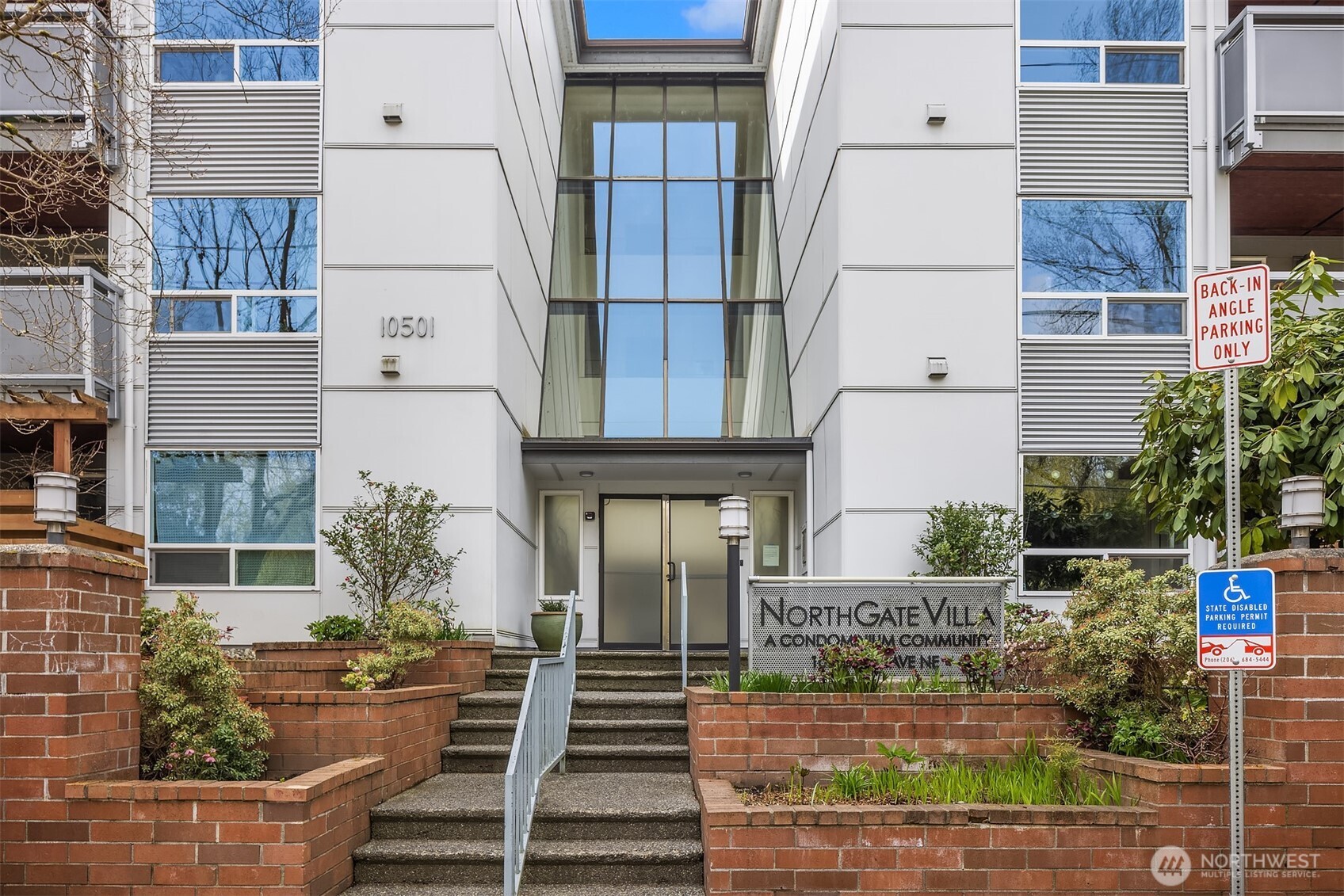 Photos of 10501 8th Ave NE Apt 210 Seattle WA 98125