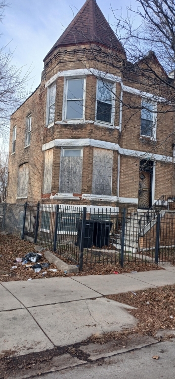 Photos of 112 N Kilbourn Ave Chicago IL 60624