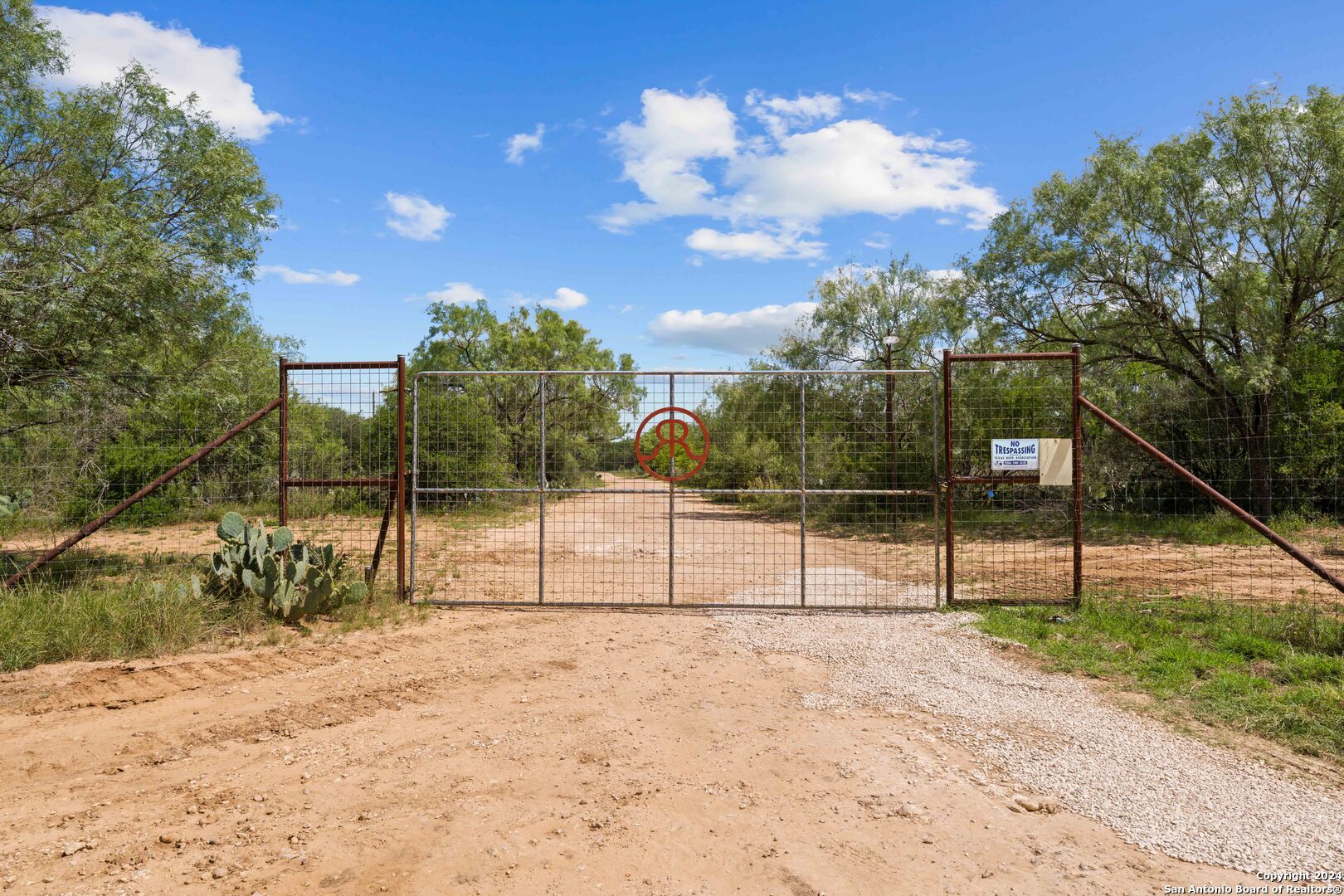 Photos of 1396 County Road 646 Hondo TX 78861