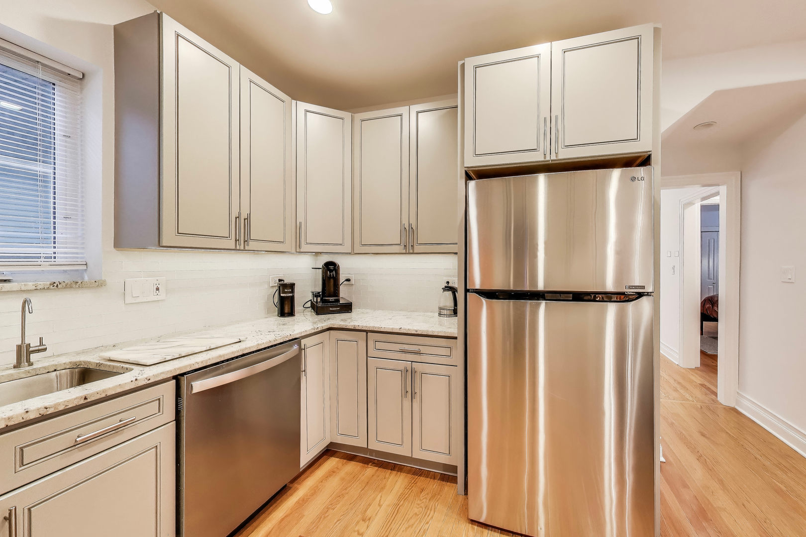 Photos of 5319 W Cullom Ave Chicago IL 60641