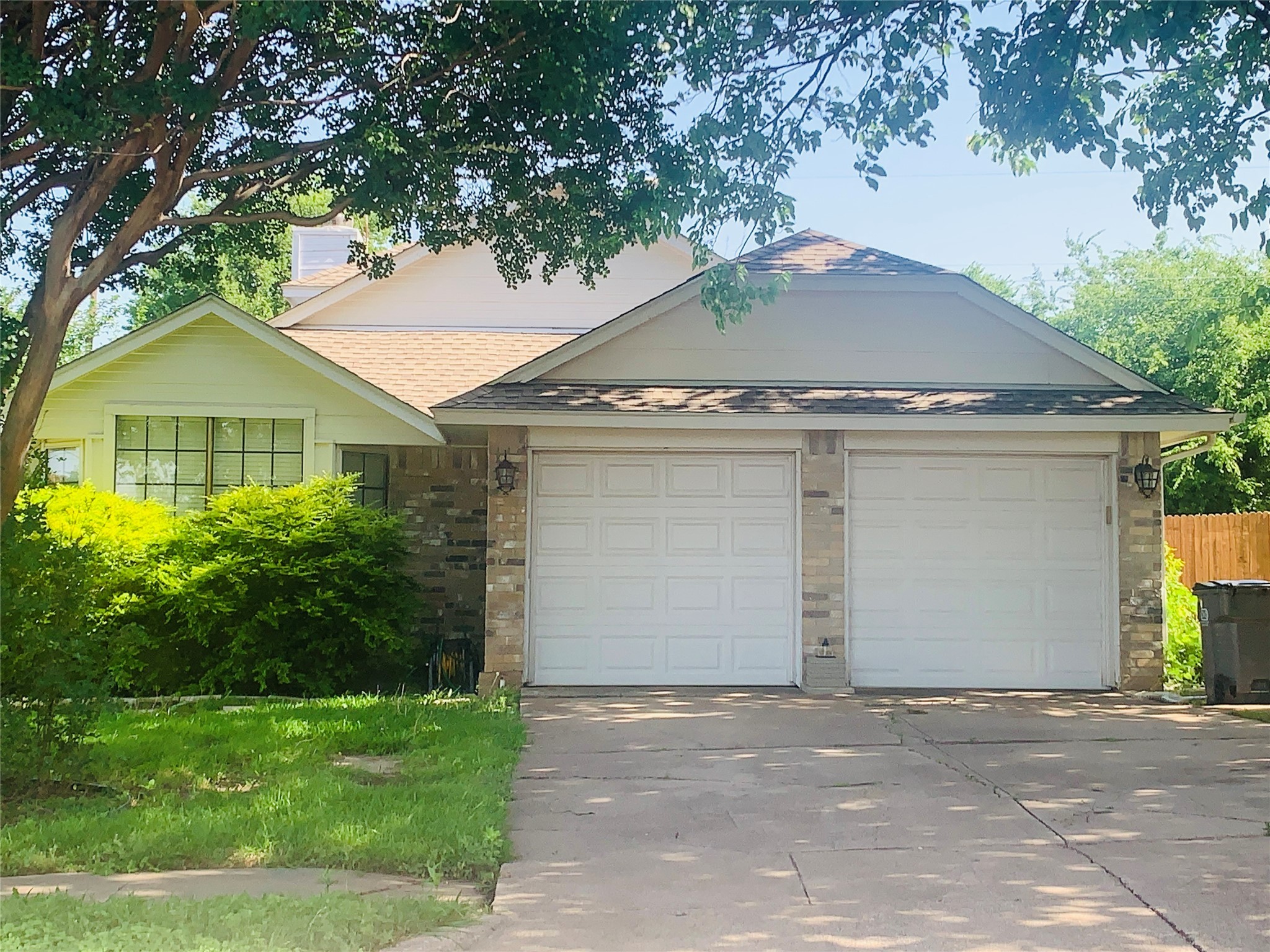 Photos of 102 Hollywood Dr Glenn Heights TX 75154