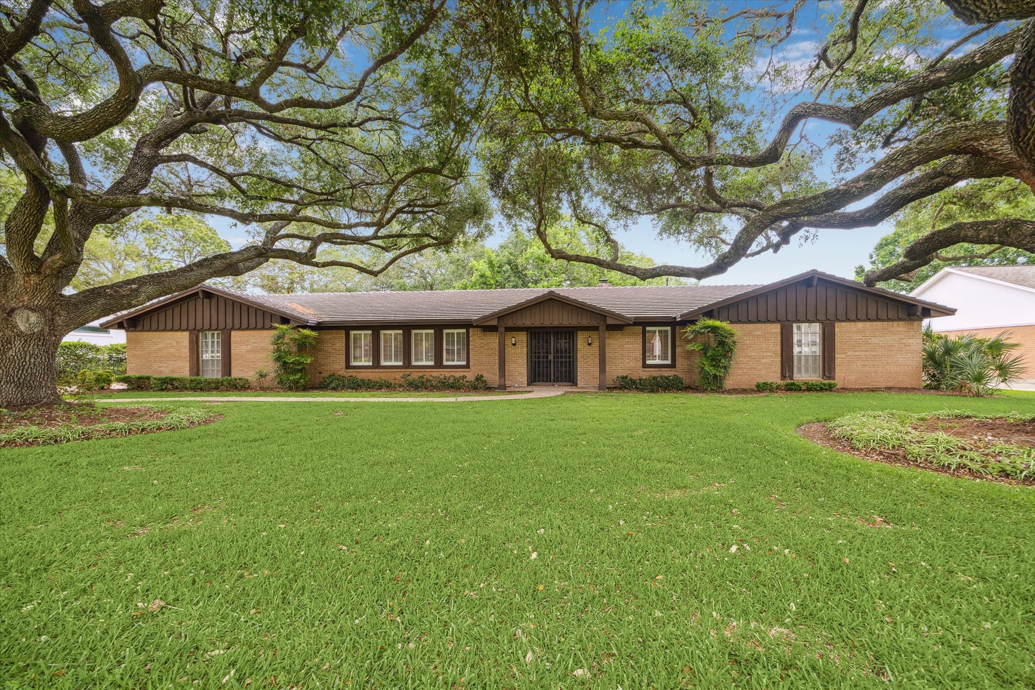 Photos of 207 Lombardy Dr Sugar Land TX 77478