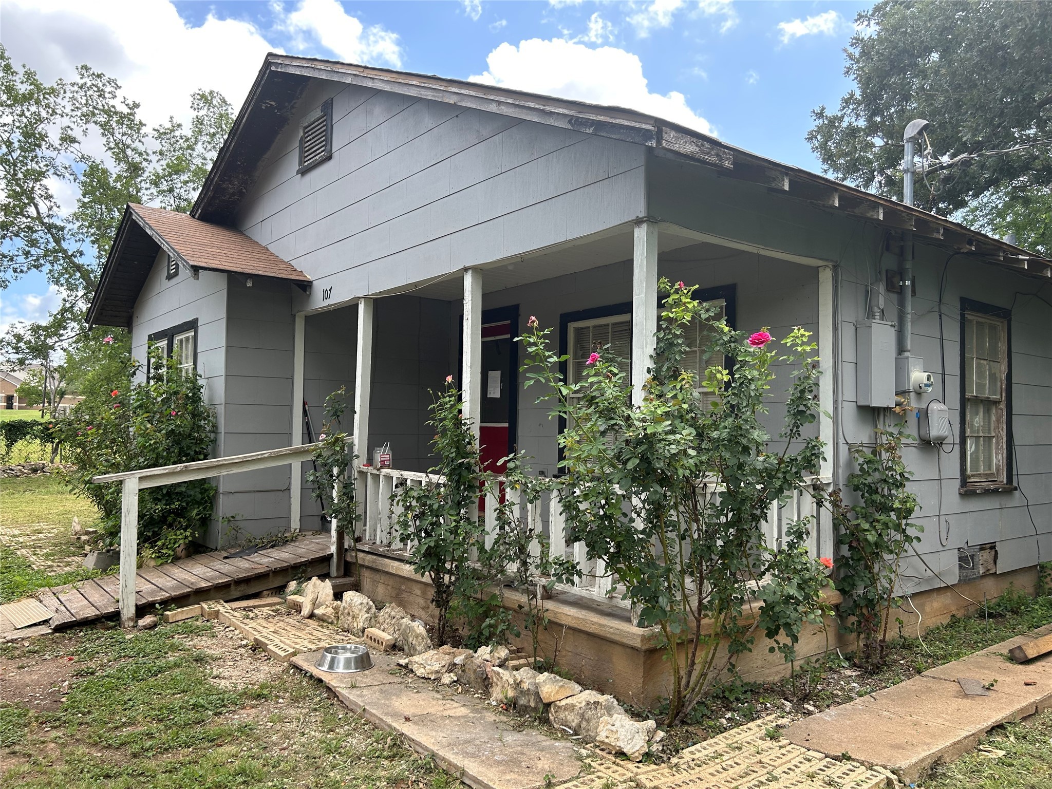 Photos of 107 Russell St Liberty Hill TX 78642