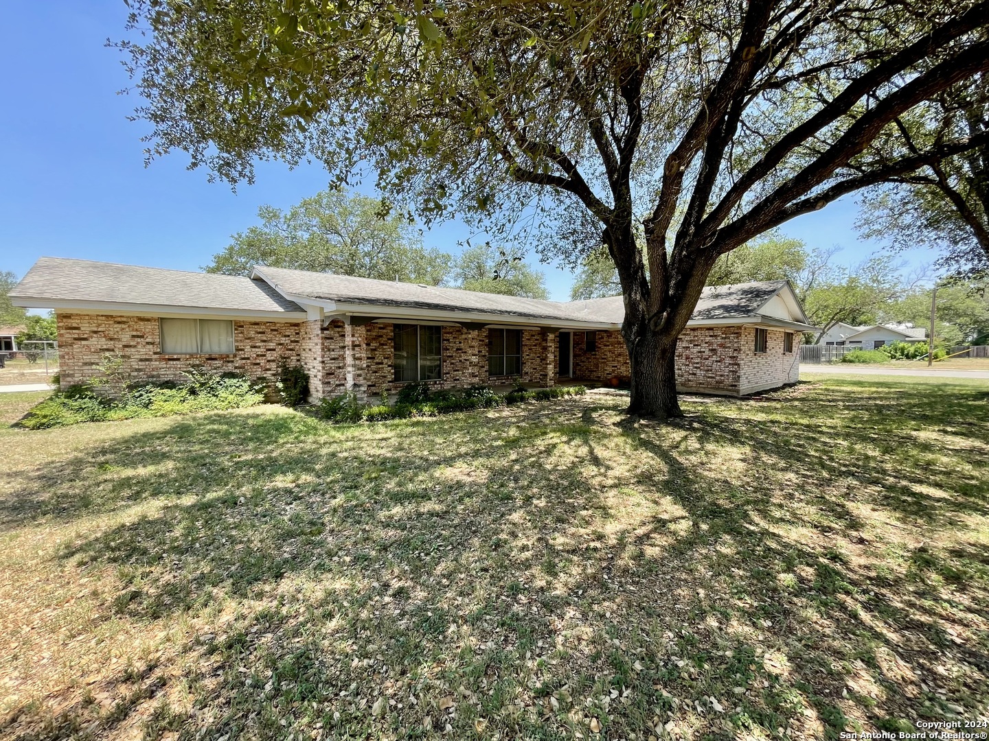 Photos of 1302 22nd St Hondo TX 78861