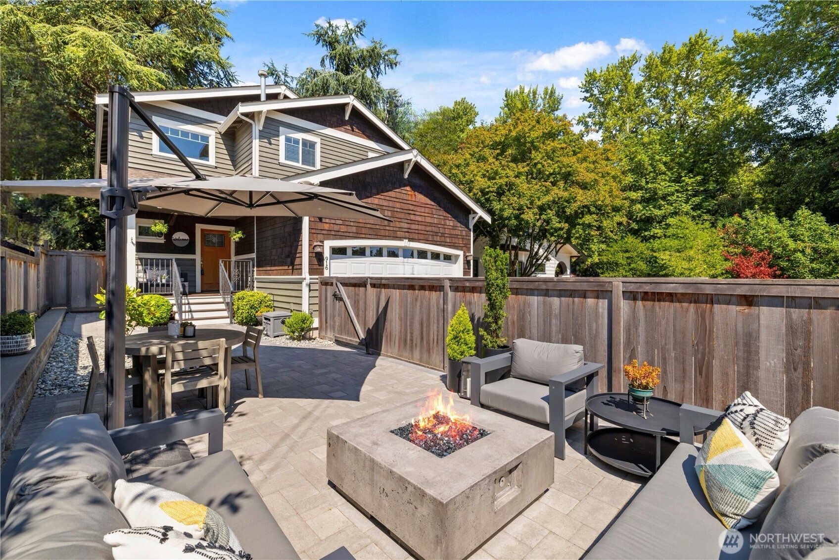 Photos of 916 SW Austin St Seattle WA 98106