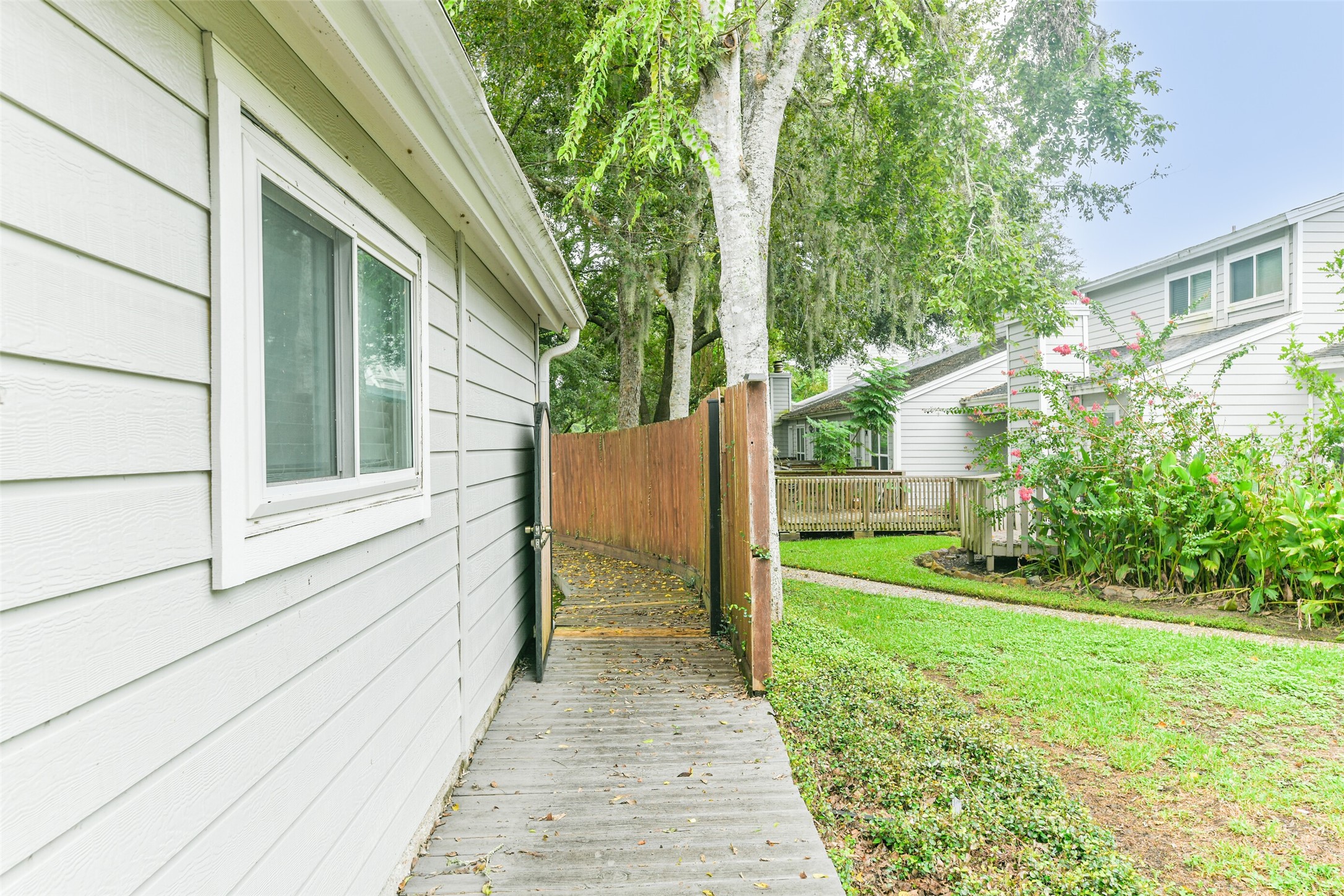 Photos of 1111 W Winding Way Dr Friendswood TX 77546