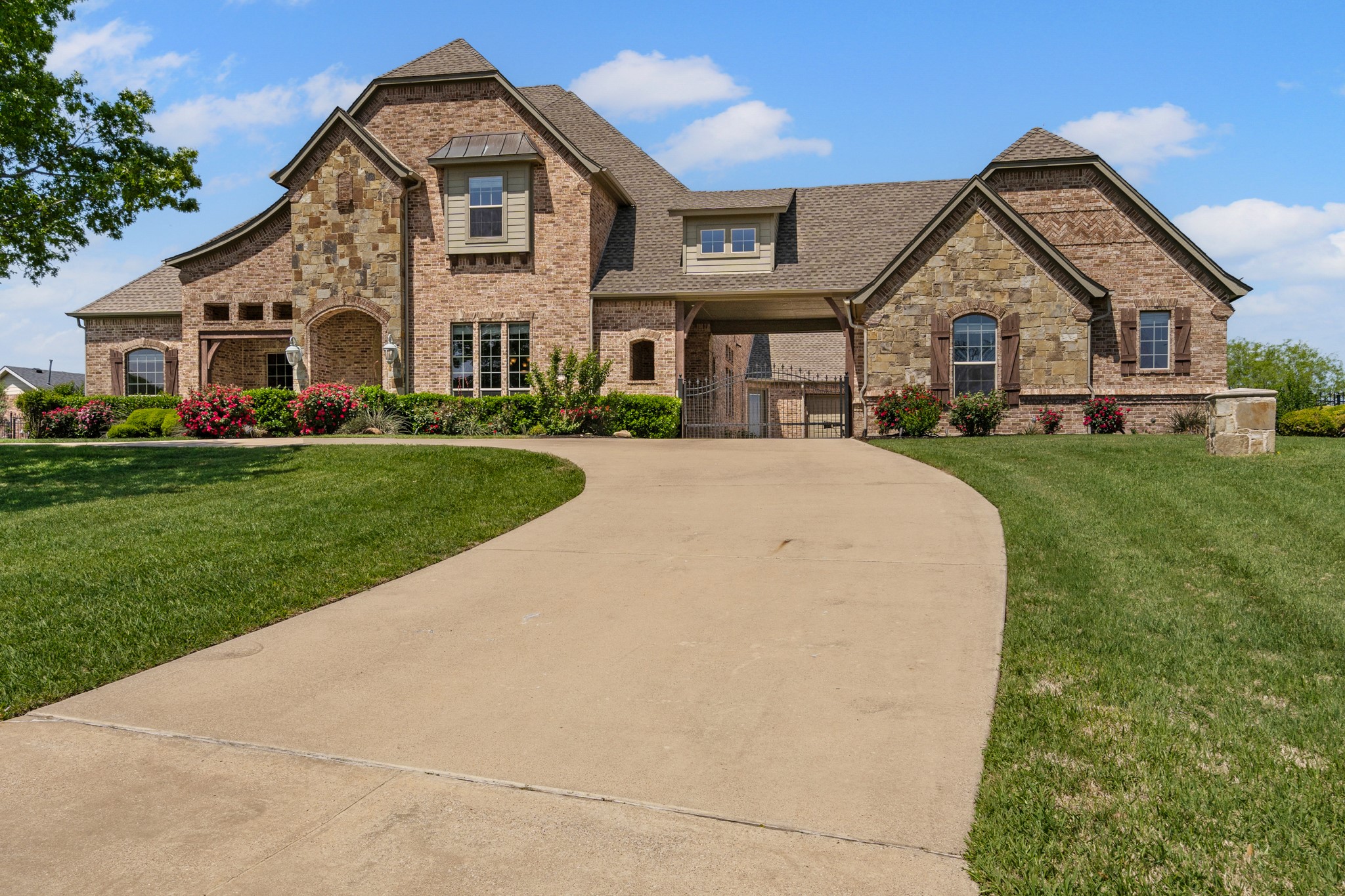 Photos of 9809 Harbour View Ln Fort Worth TX 76179