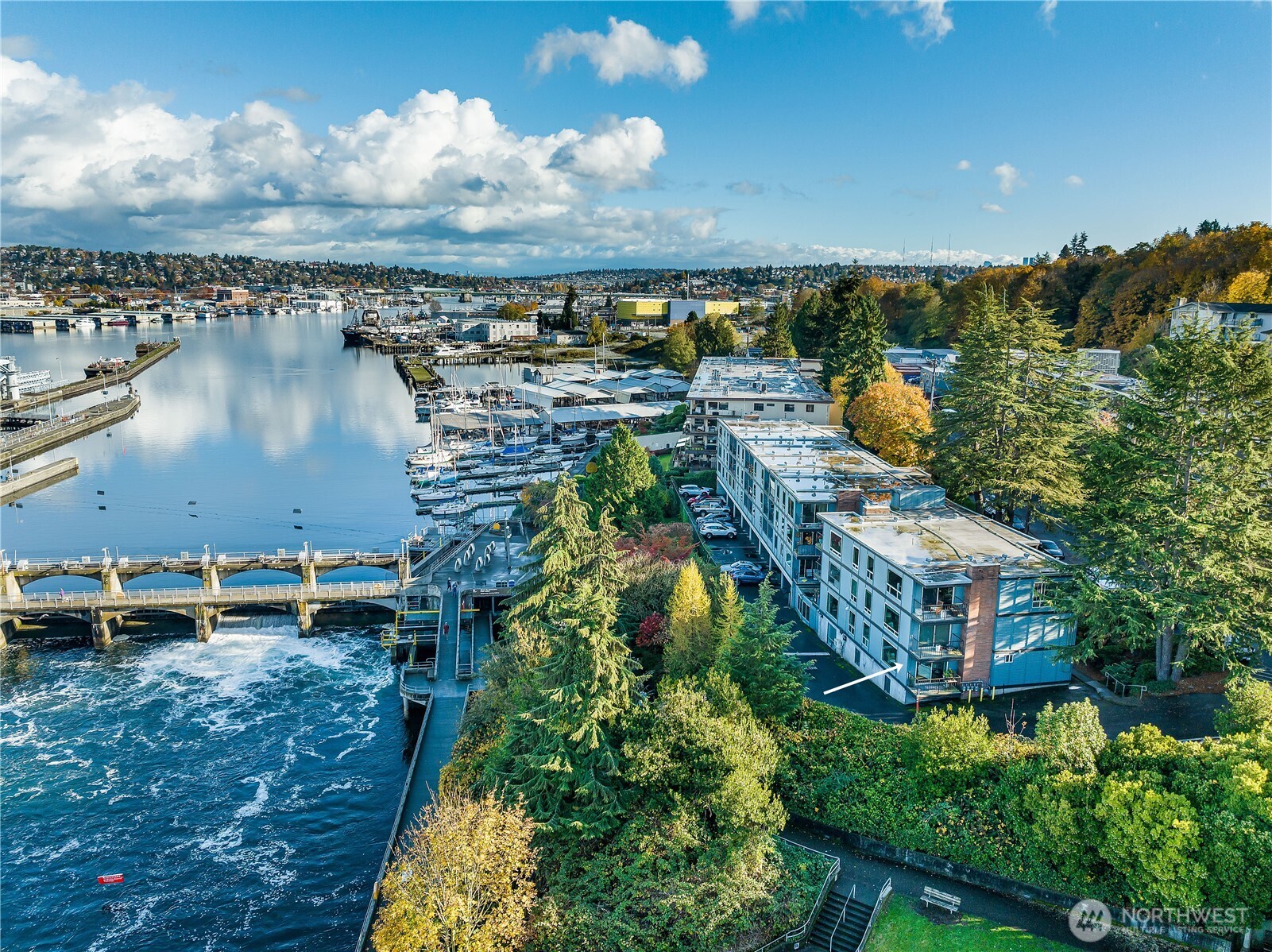 Photos of 3200 W Commodore Way Apt 101 Seattle WA 98199