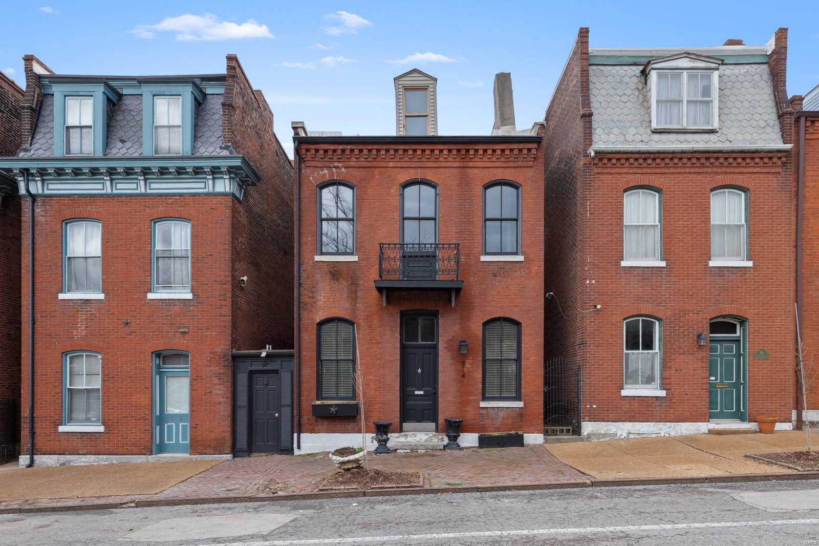 Photos of 914 Russell Blvd Saint Louis MO 63104