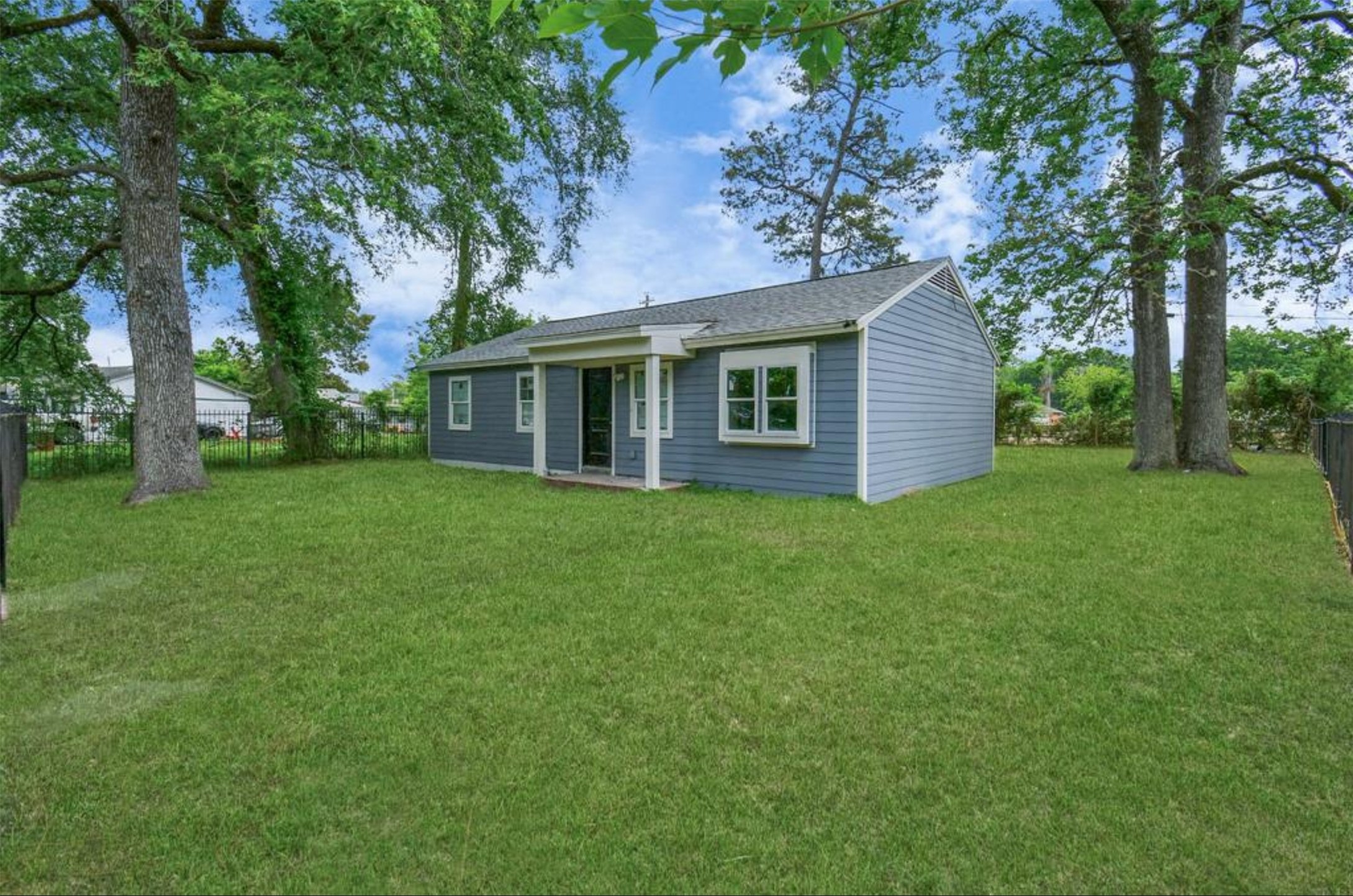 Photos of 7814 Pereida St Houston TX 77028