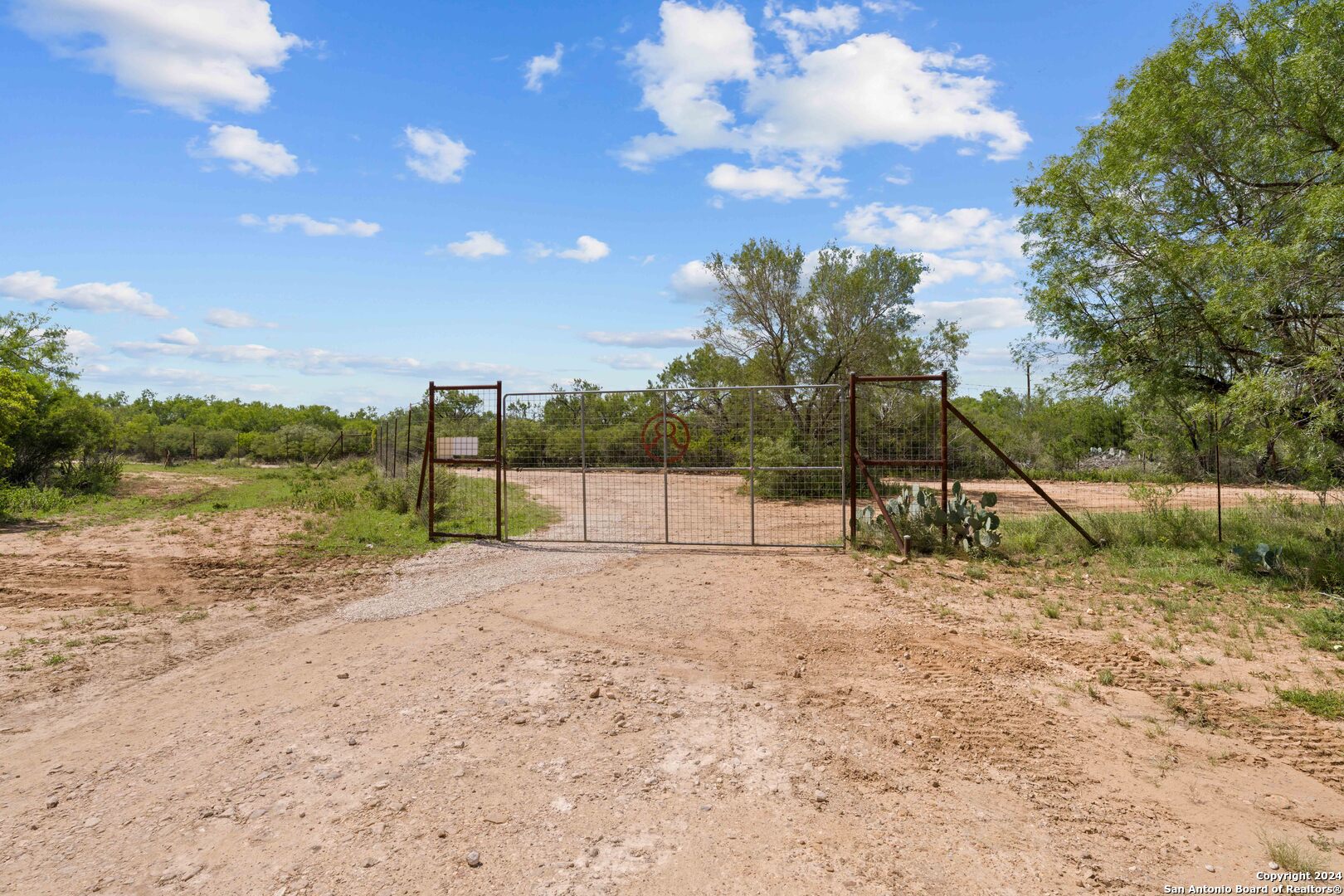 Photos of 1396 County Road 646 Hondo TX 78861