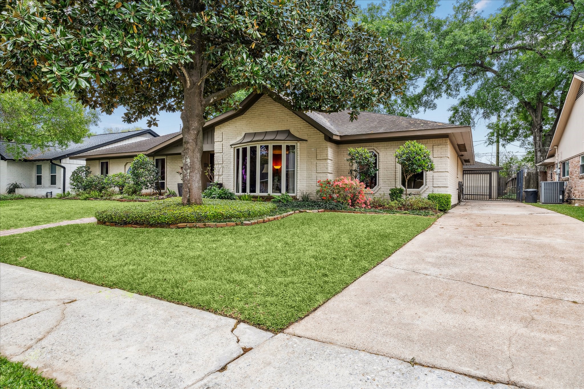 Photos of 10607 Riverview Dr Houston TX 77042