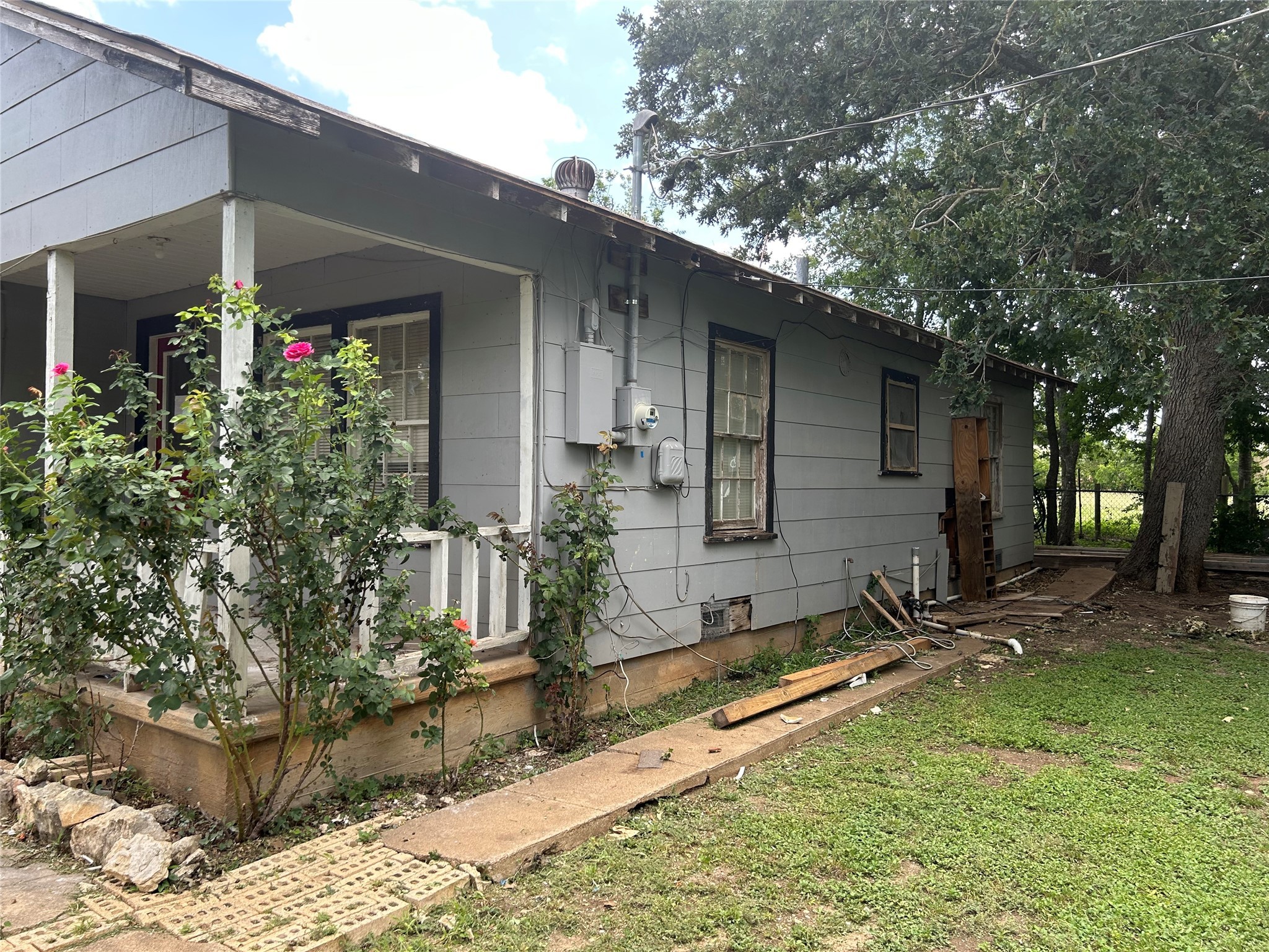 Photos of 107 Russell St Liberty Hill TX 78642