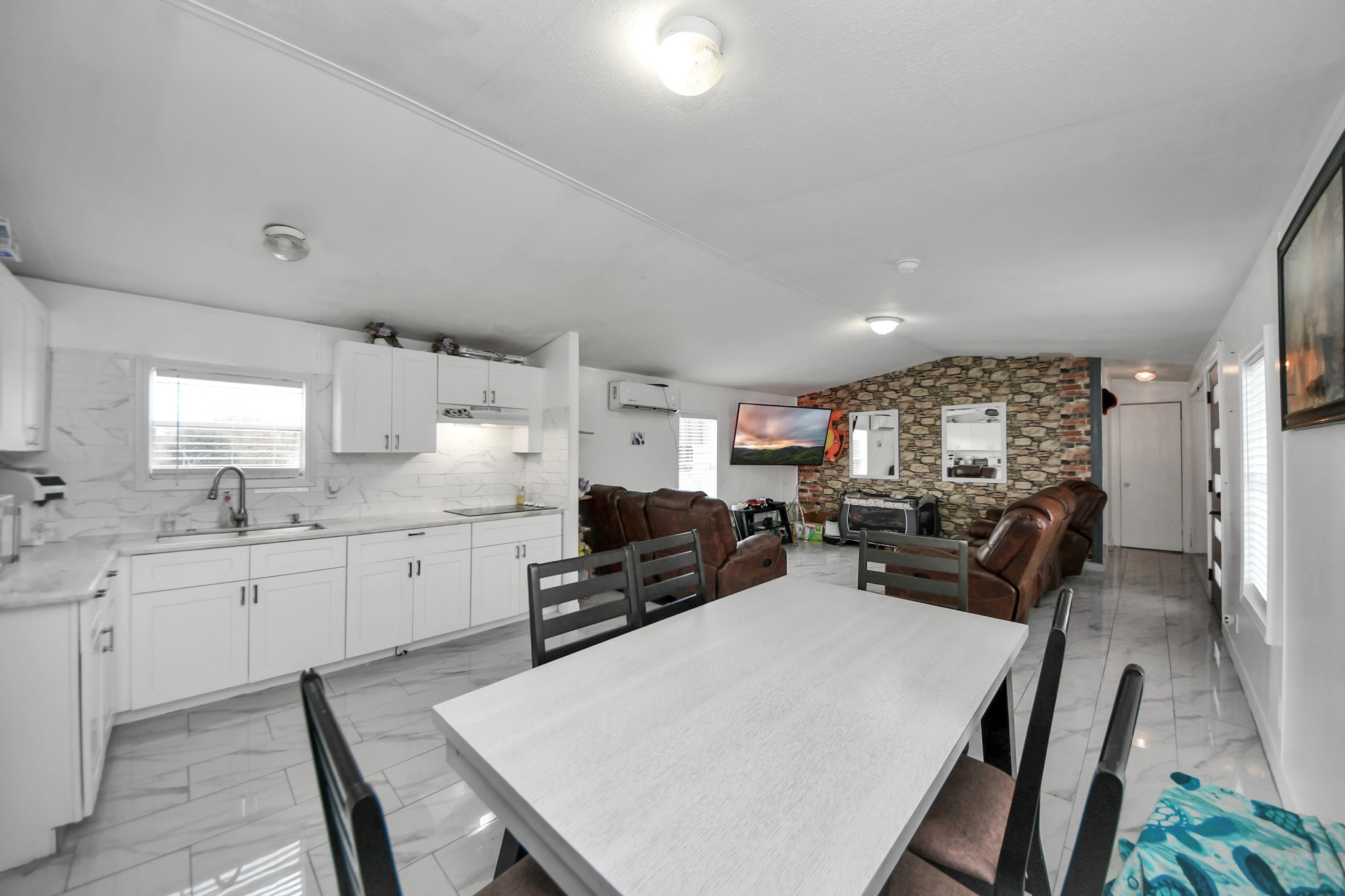 Photos of 411 County Road 3556 Cleveland TX 77327