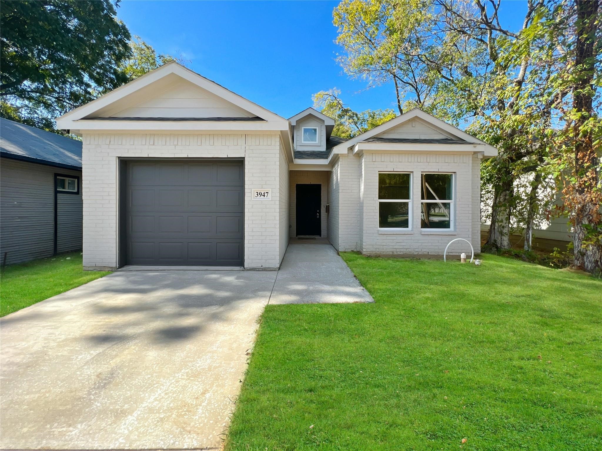 Photos of 1228 Bessie St Fort Worth TX 76104