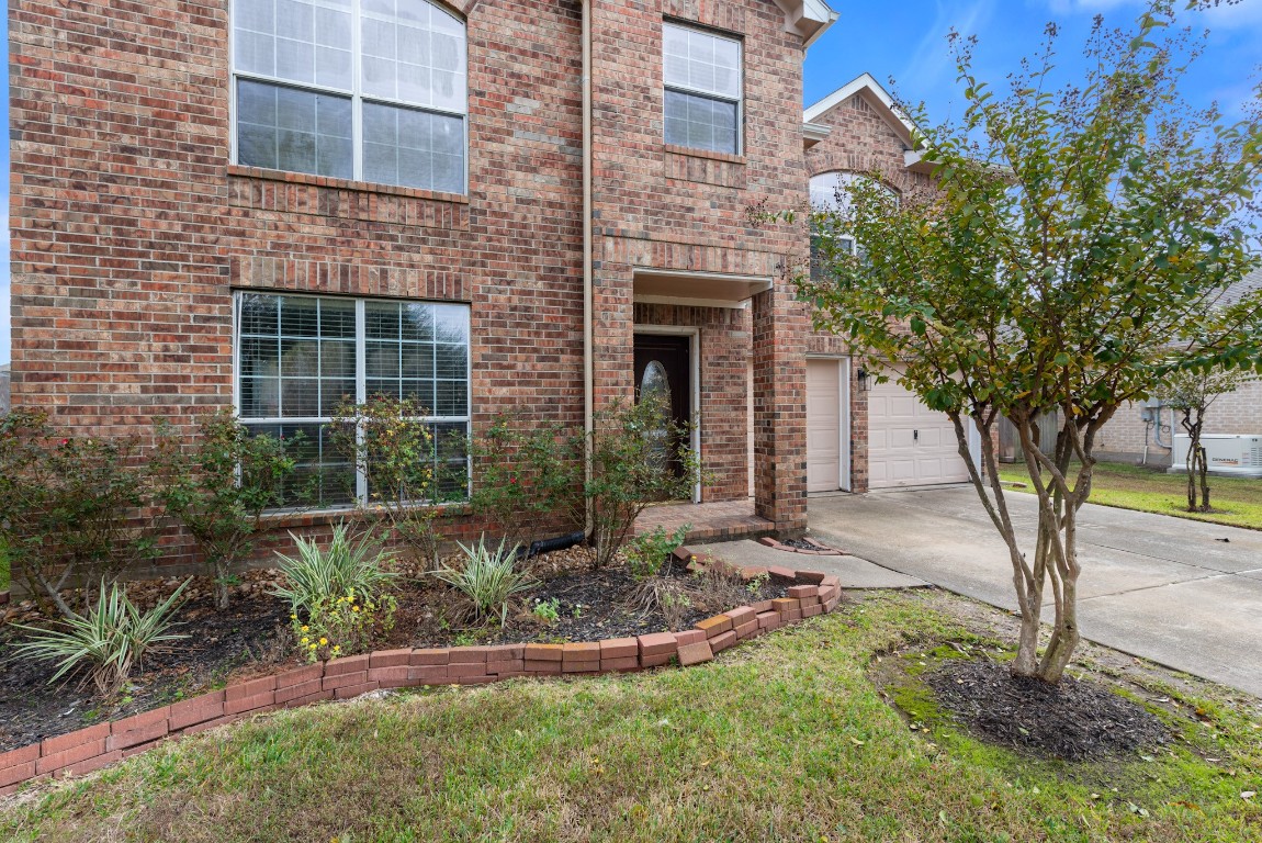 Photos of 11303 S Country Club Green Dr Tomball TX 77375